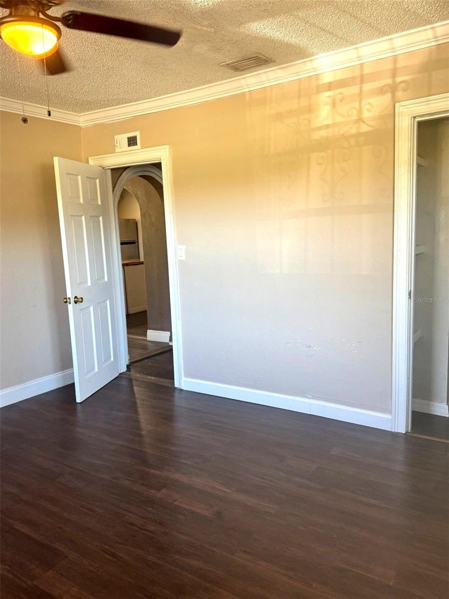 Image 16 of 50 For 505 Columbus Drive