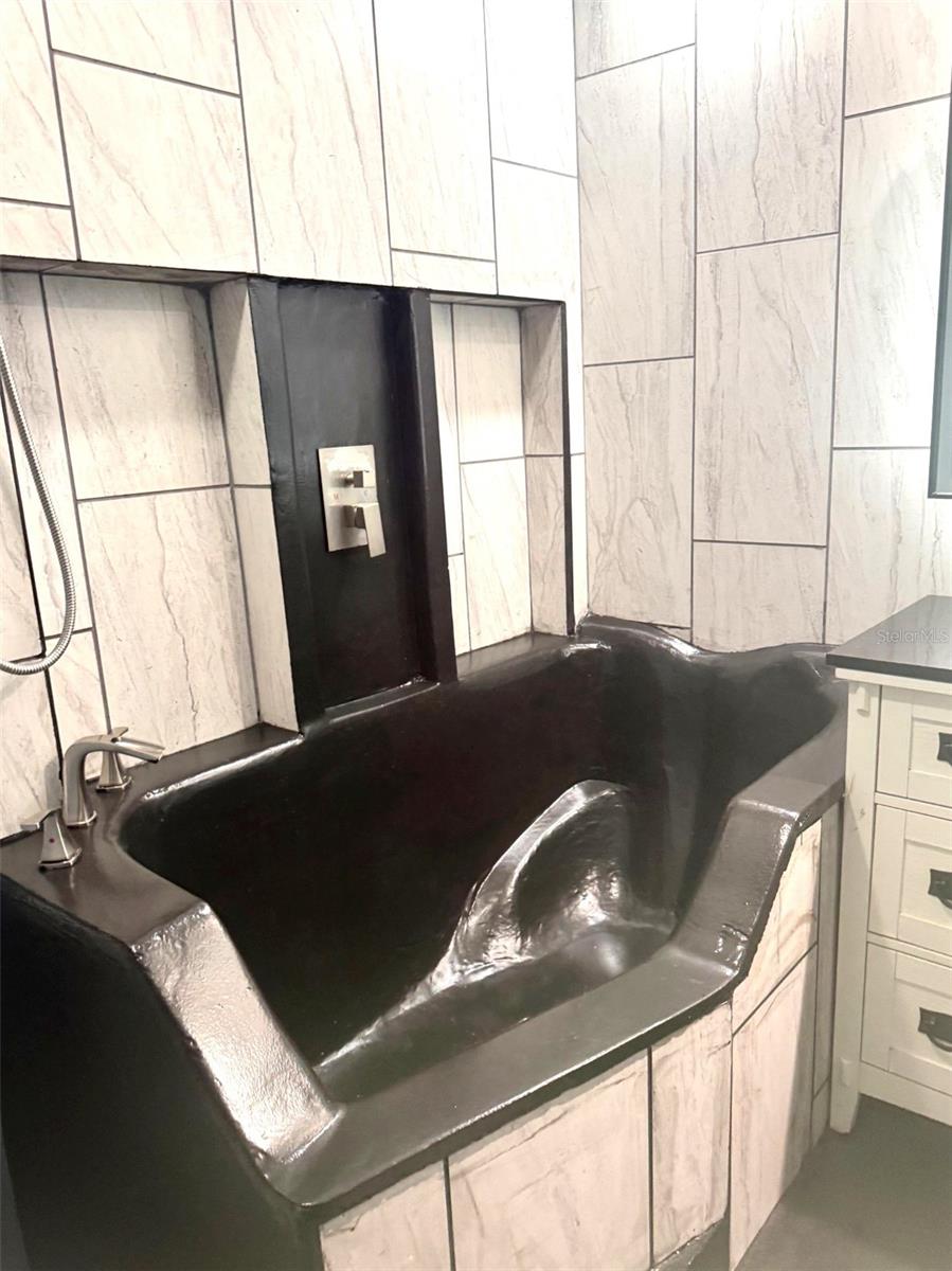 Image 22 of 50 For 505 Columbus Drive