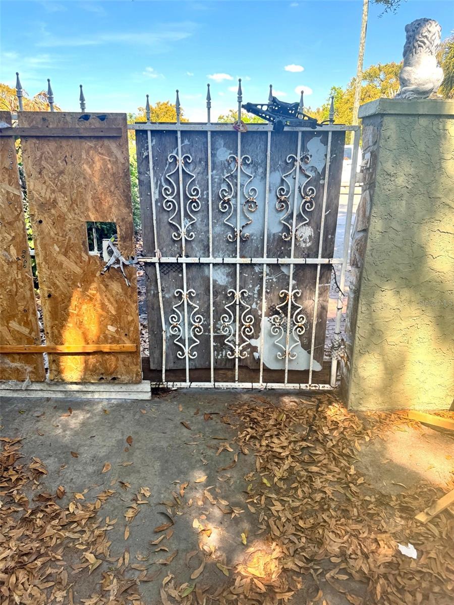 Image 4 of 50 For 505 Columbus Drive