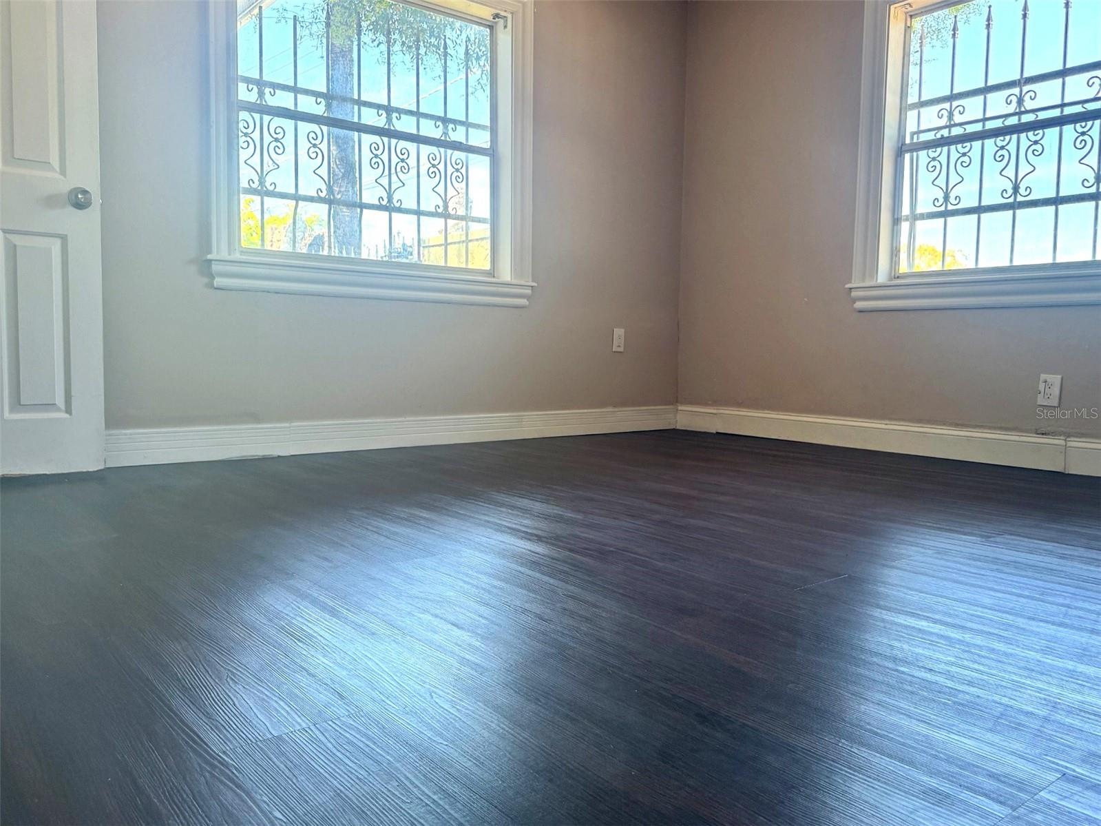 Image 6 of 50 For 505 Columbus Drive