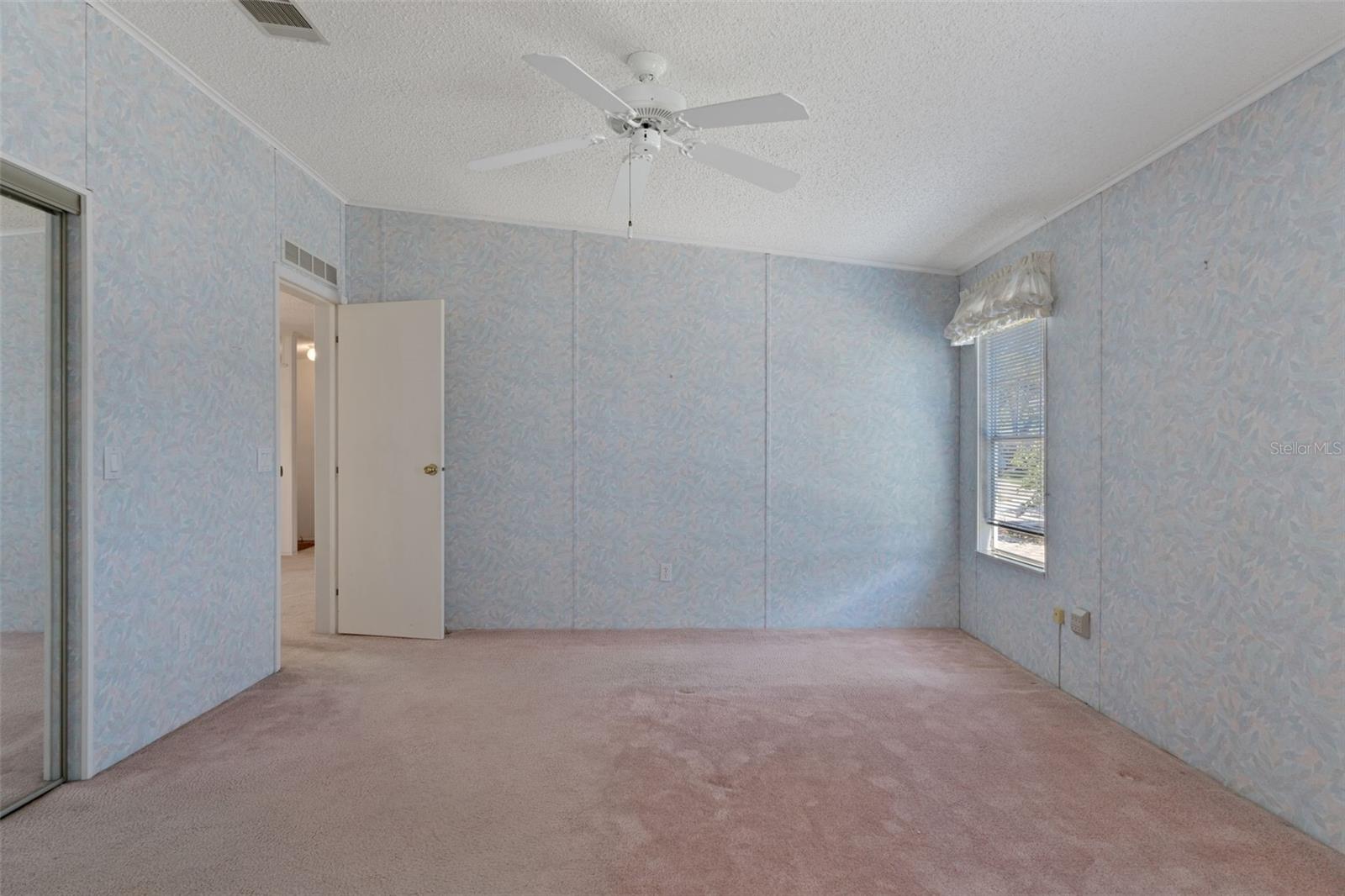 Image 18 of 36 For 7482 Dinsmore Street