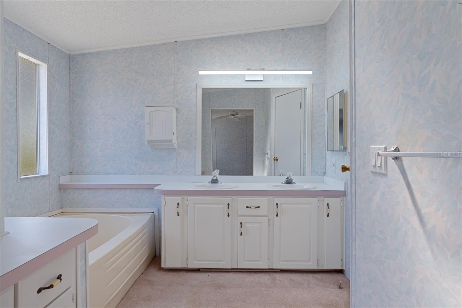 Image 19 of 36 For 7482 Dinsmore Street