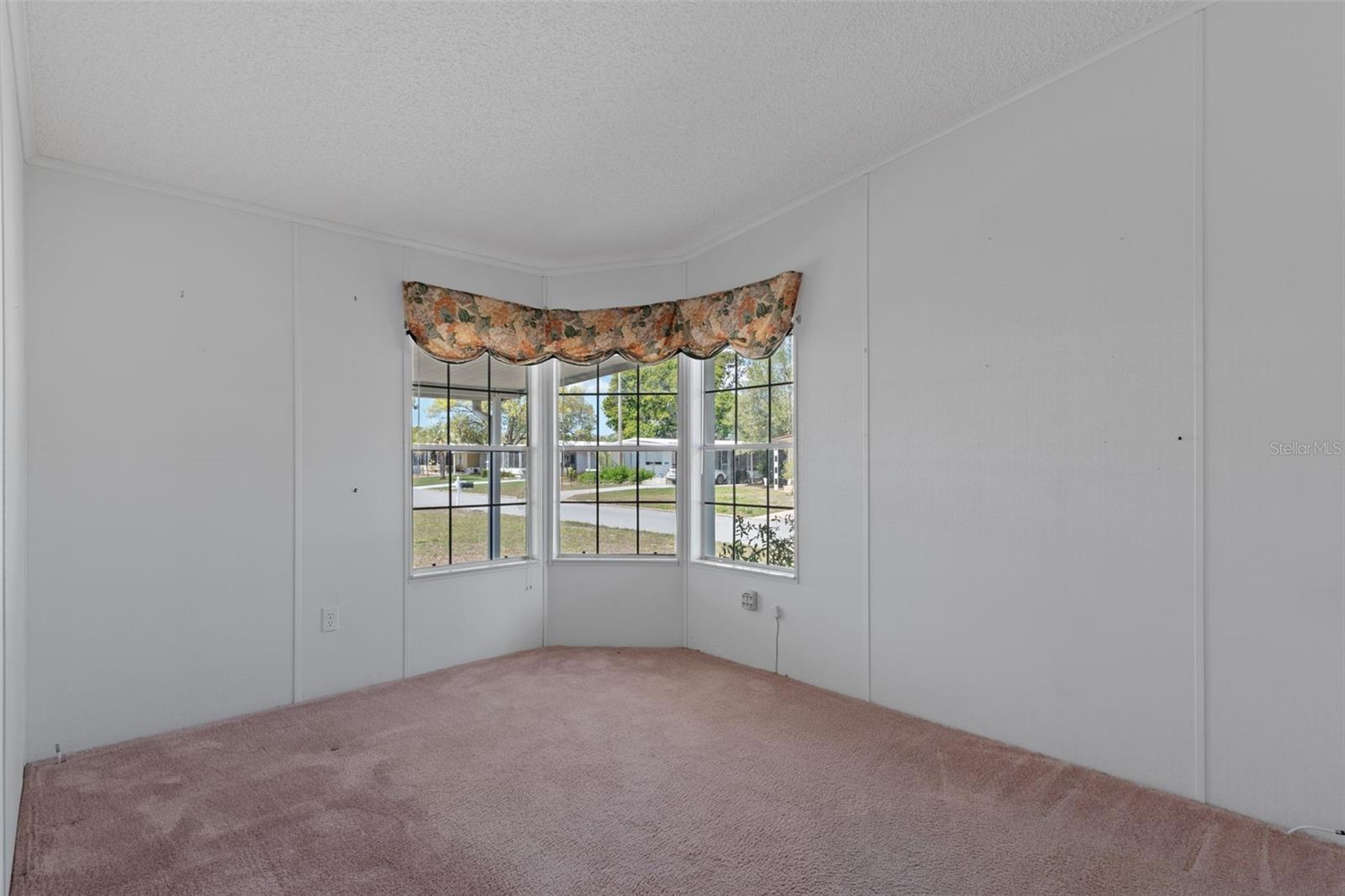 Image 26 of 36 For 7482 Dinsmore Street