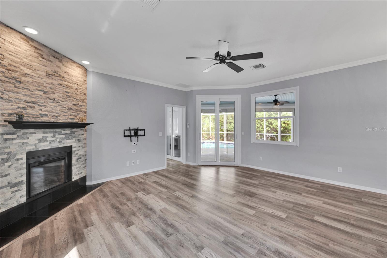 Image 17 of 42 For 1717 Bermuda Court