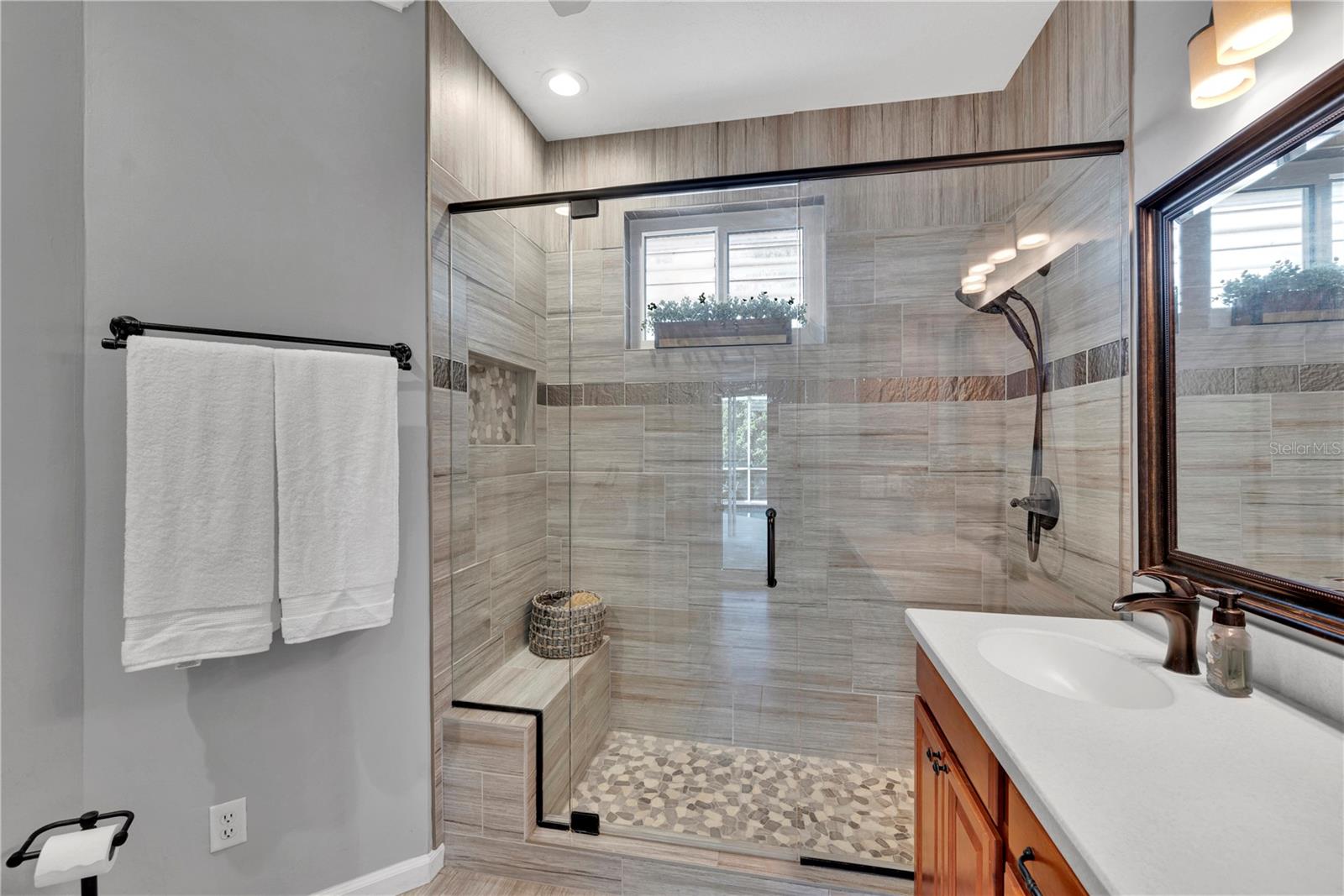 Image 21 of 42 For 1717 Bermuda Court