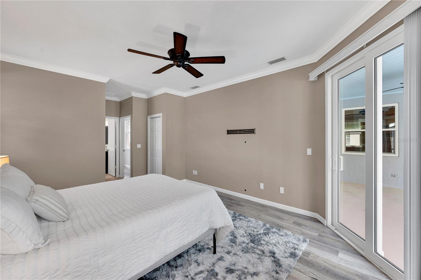 Image 23 of 42 For 1717 Bermuda Court