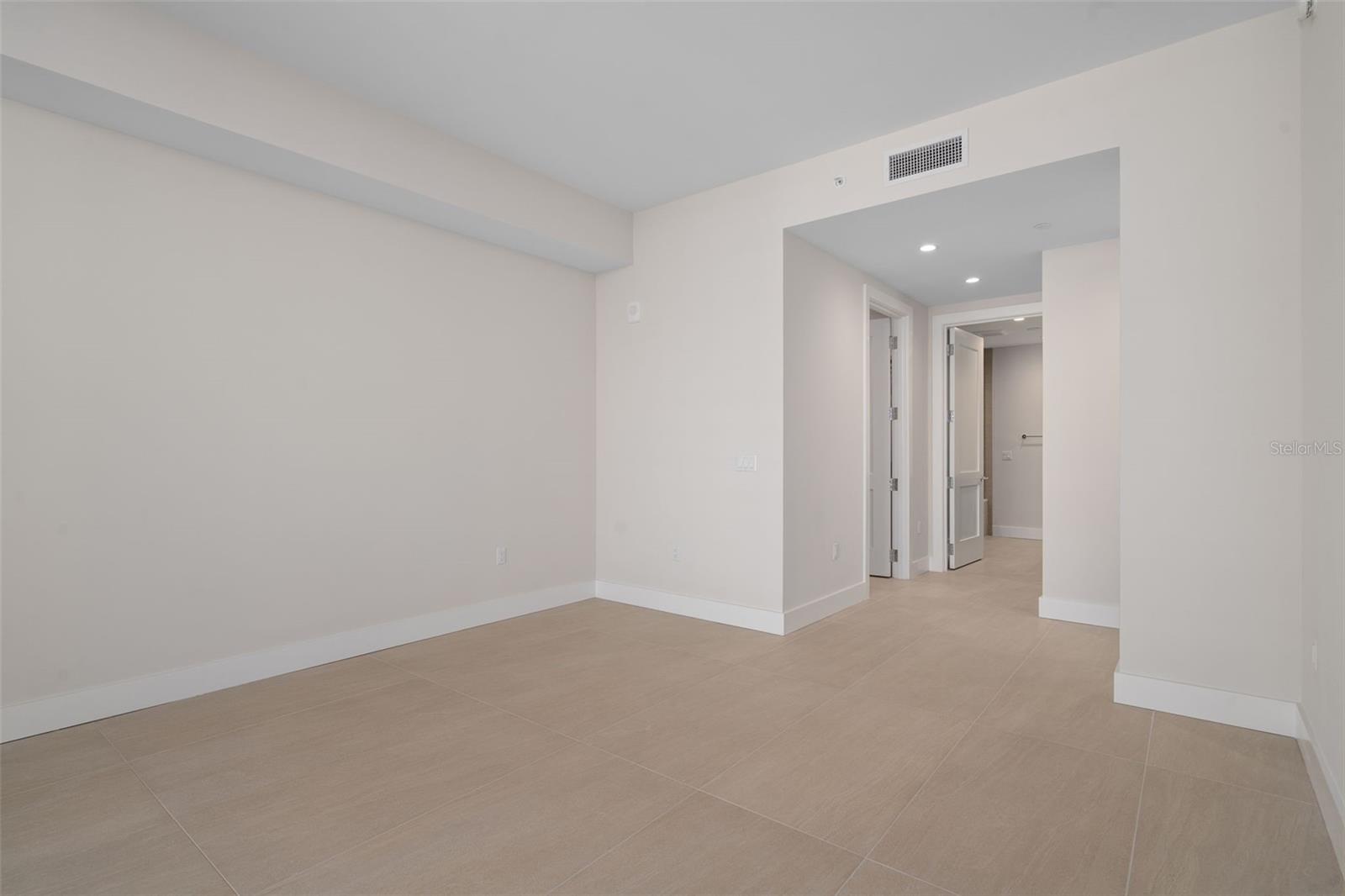 Image 20 of 50 For 275 1st Avenue S 1001