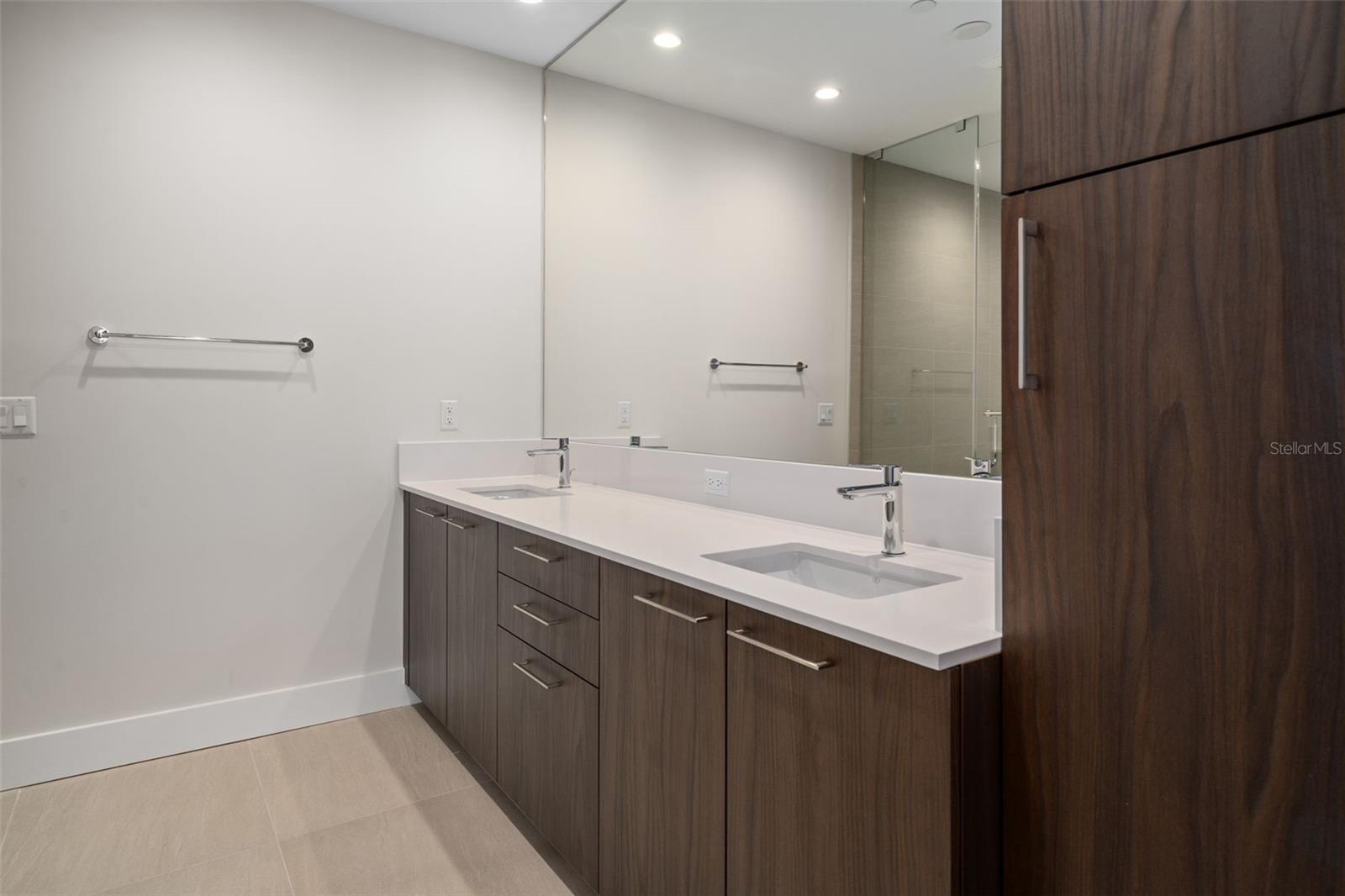 Image 22 of 50 For 275 1st Avenue S 1001