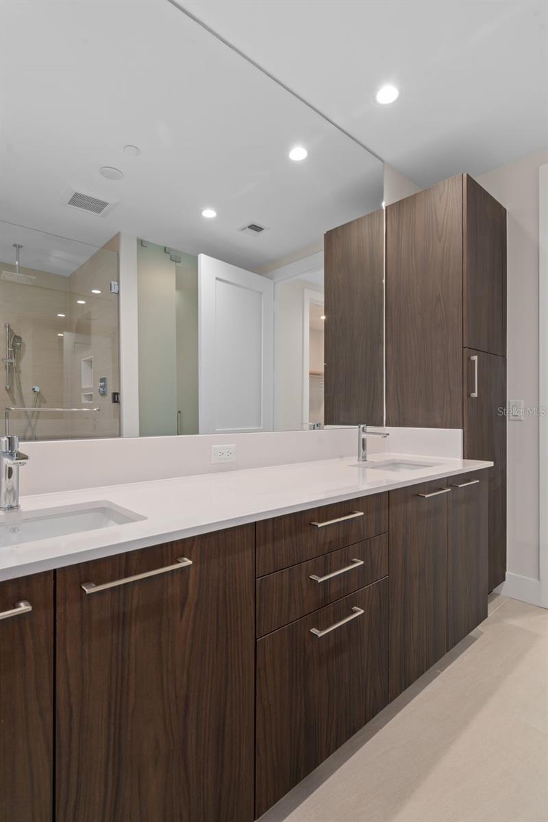 Image 23 of 50 For 275 1st Avenue S 1001