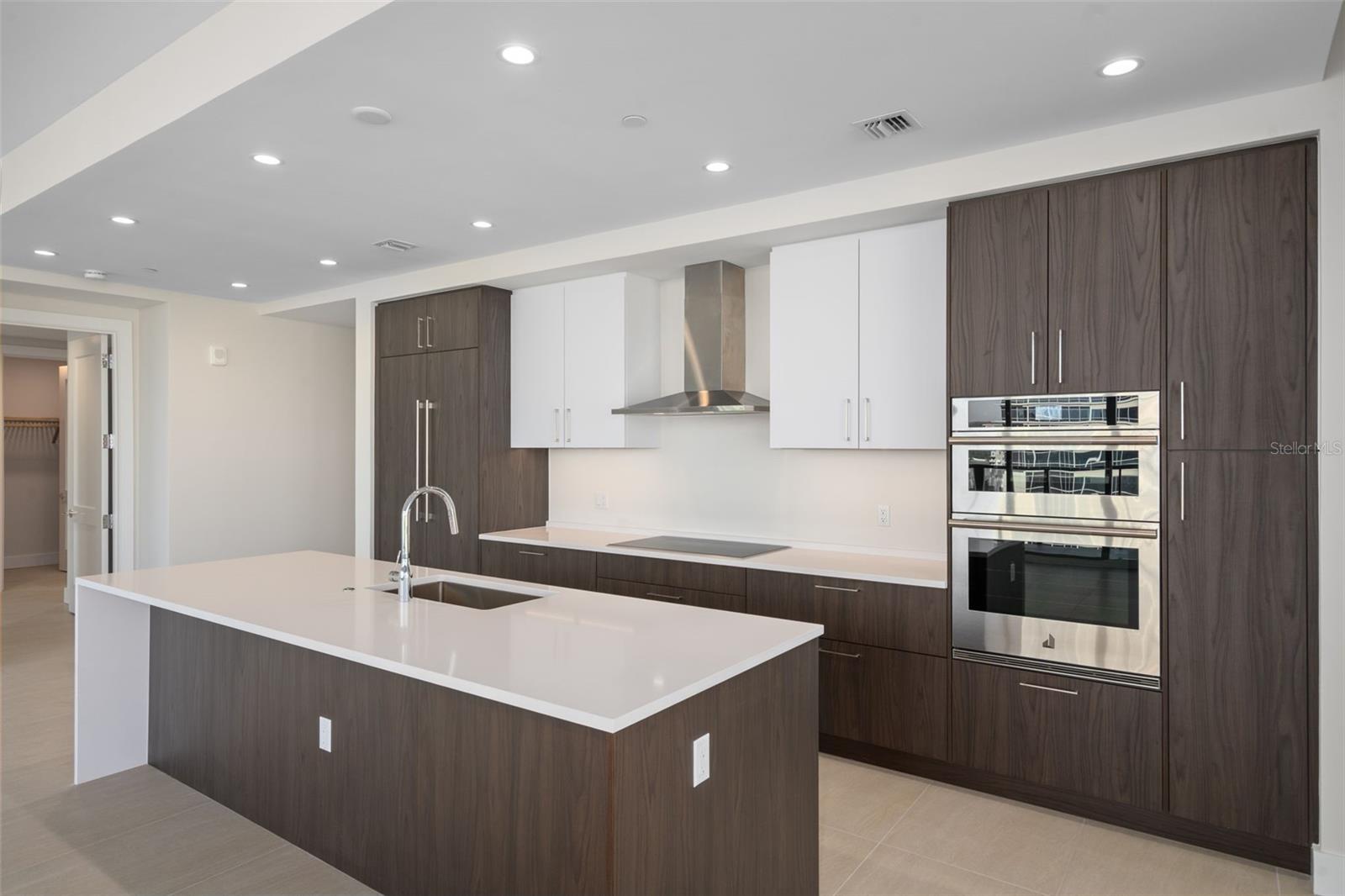 Image 6 of 50 For 275 1st Avenue S 1001