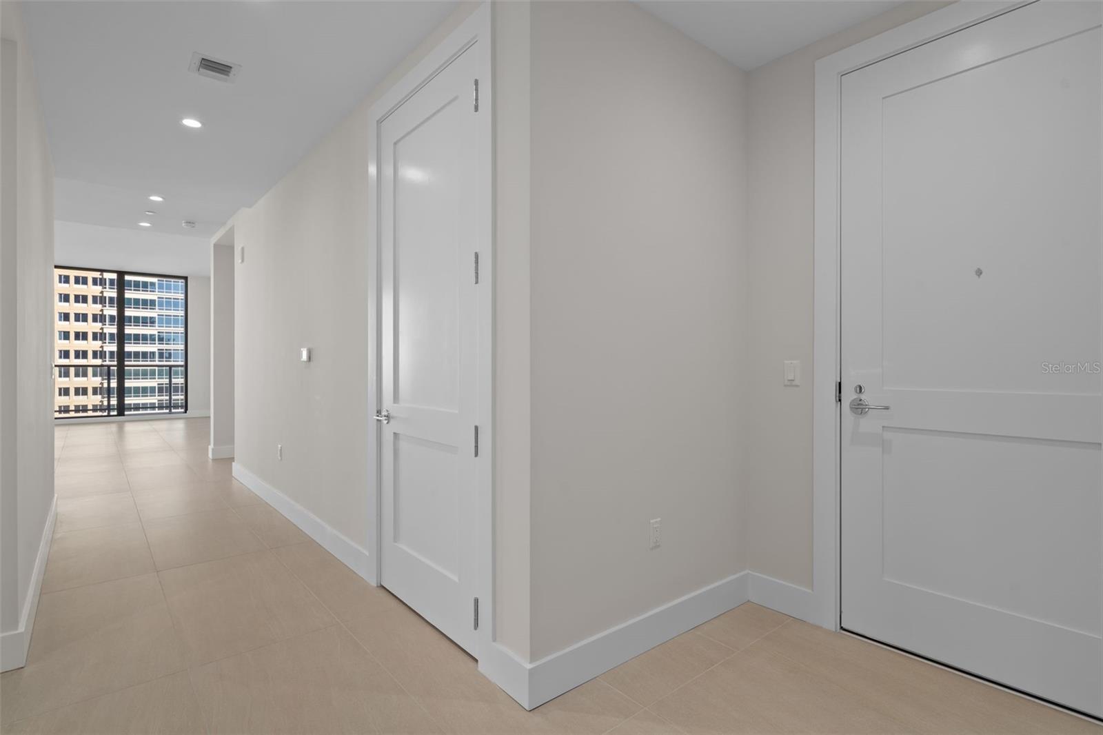 Image 8 of 50 For 275 1st Avenue S 1001