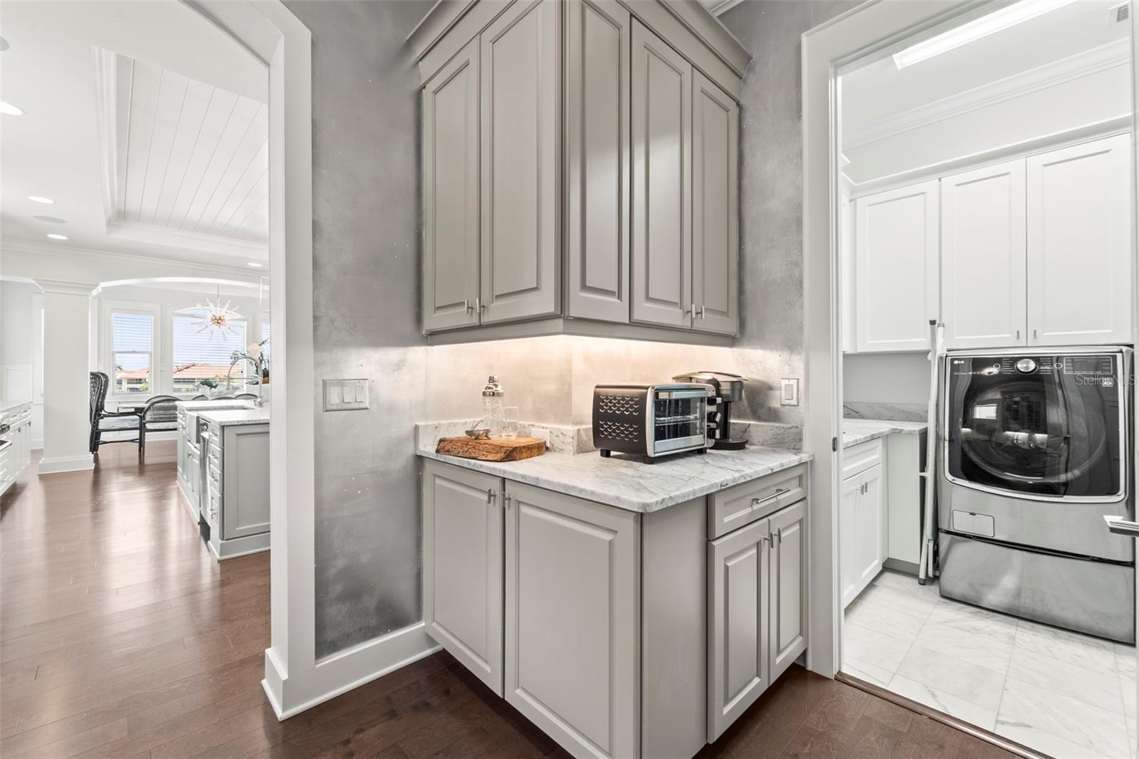 Image 13 of 62 For 19 Bayfront Court S