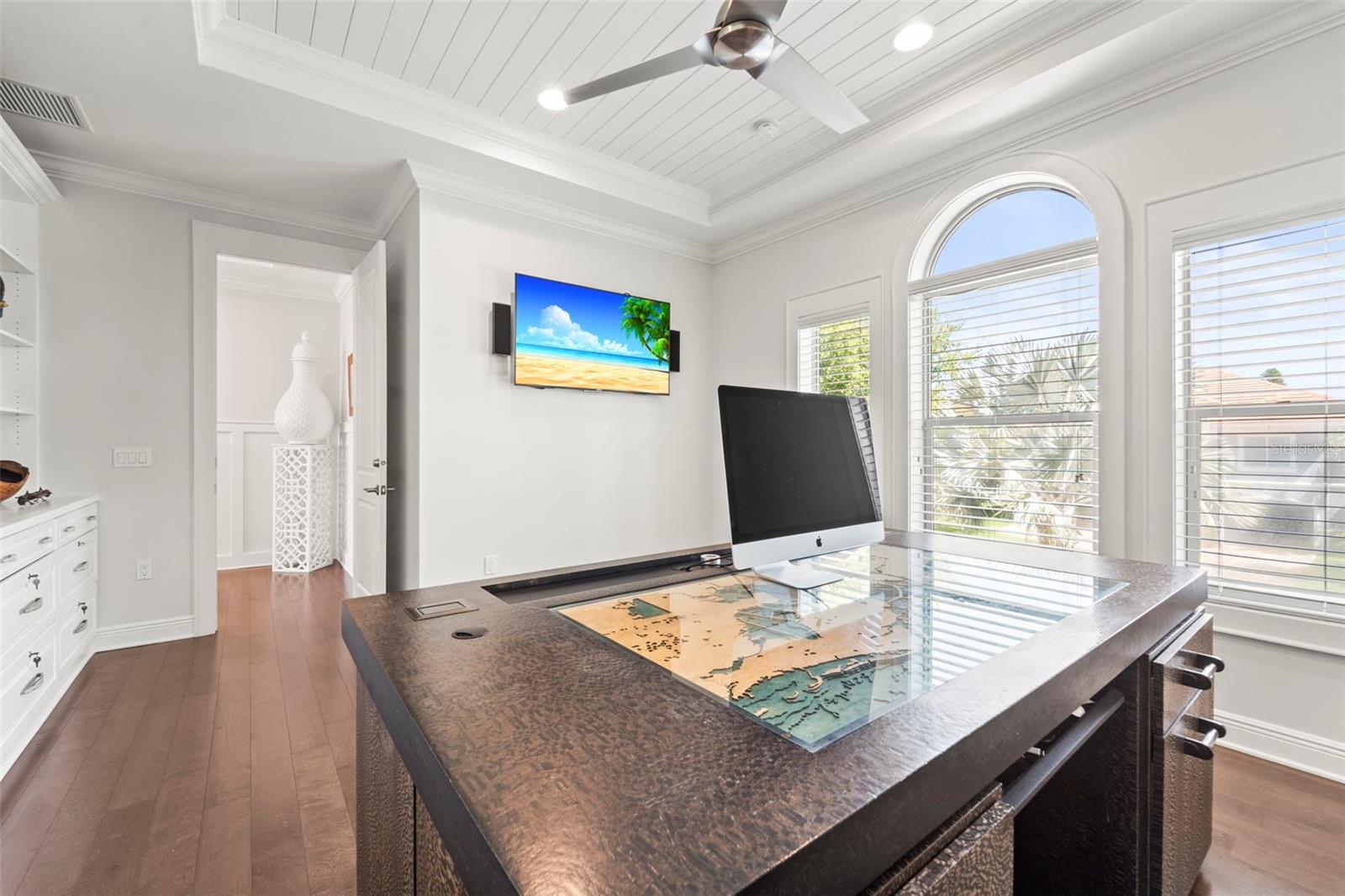 Image 22 of 62 For 19 Bayfront Court S