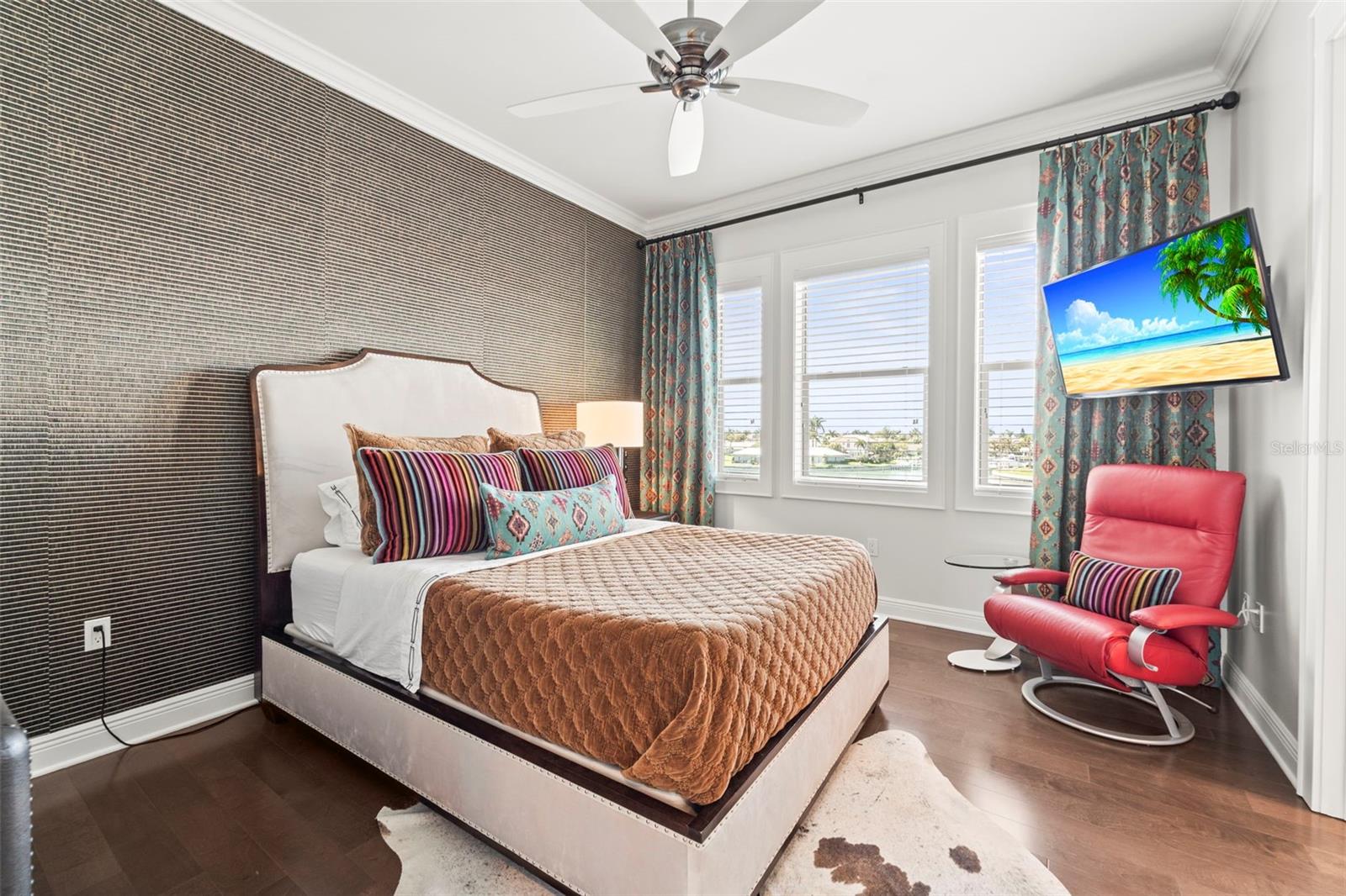 Image 30 of 62 For 19 Bayfront Court S