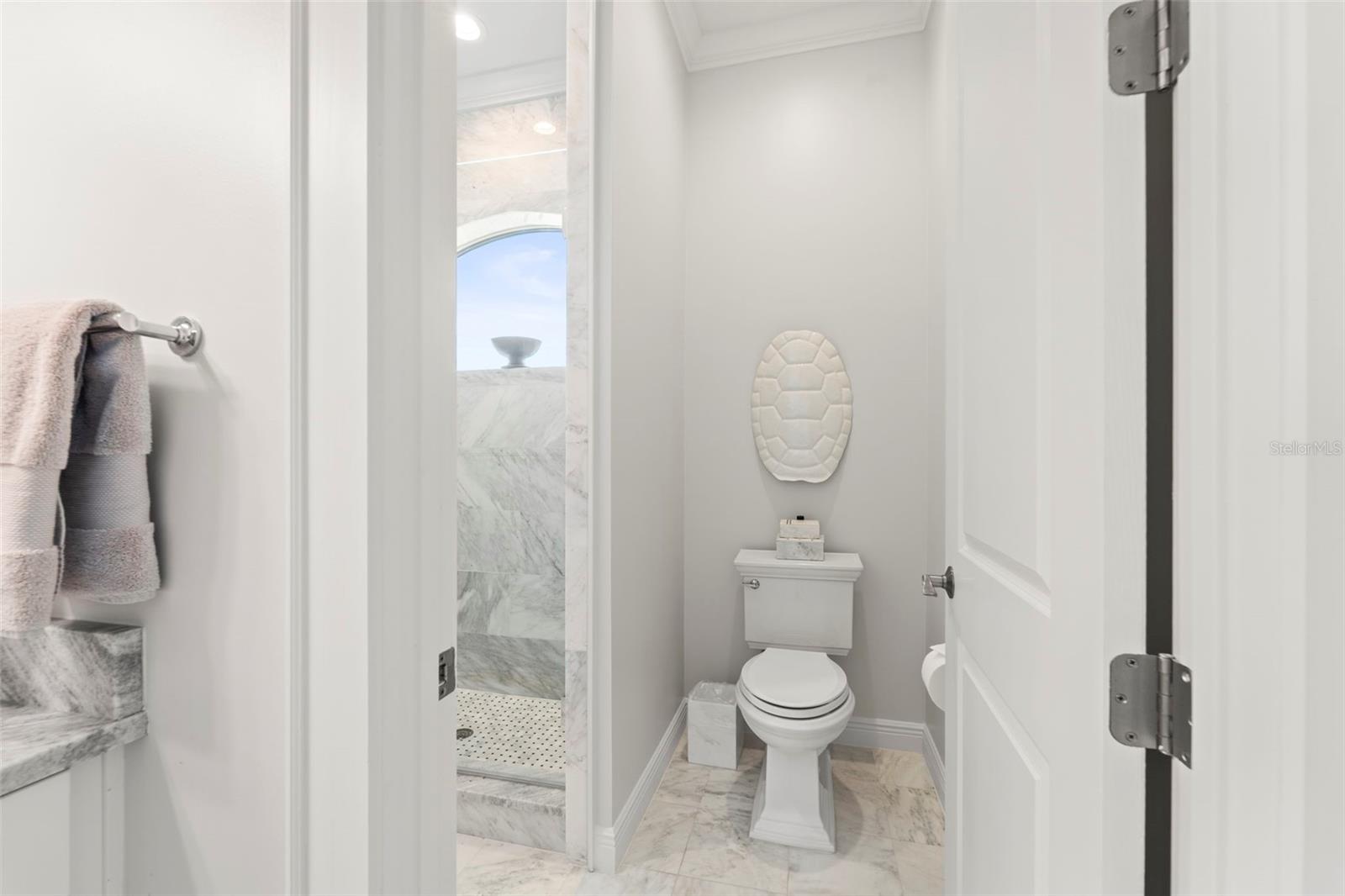 Image 34 of 62 For 19 Bayfront Court S