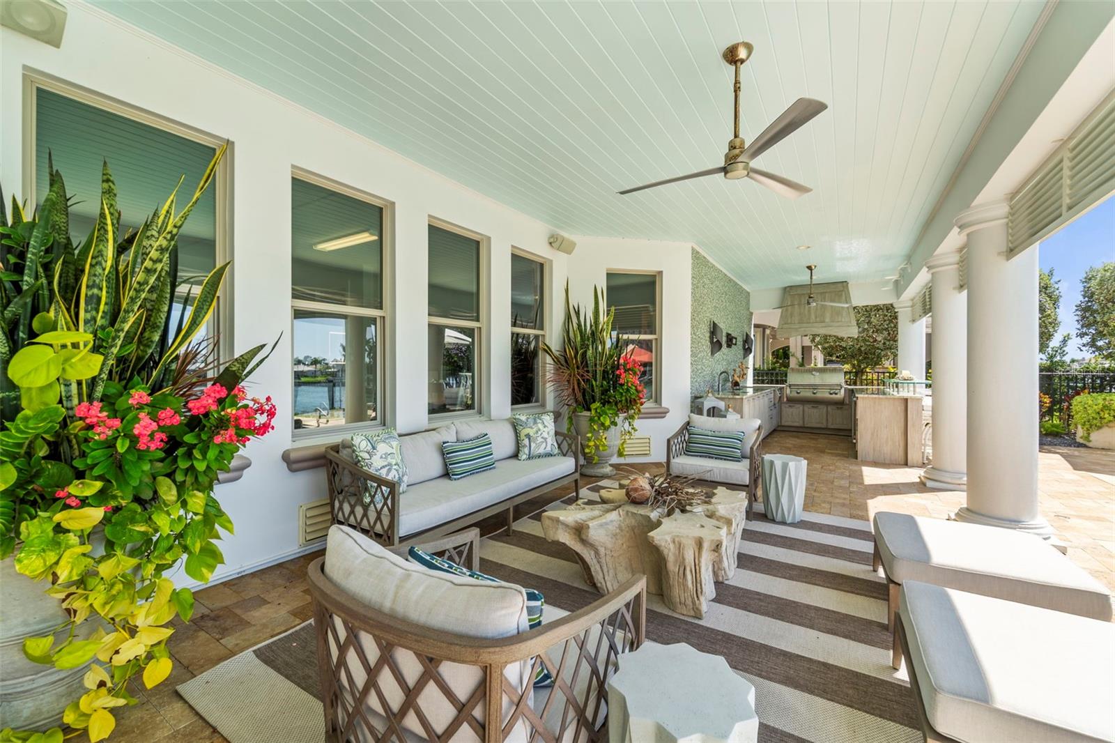 Image 43 of 62 For 19 Bayfront Court S