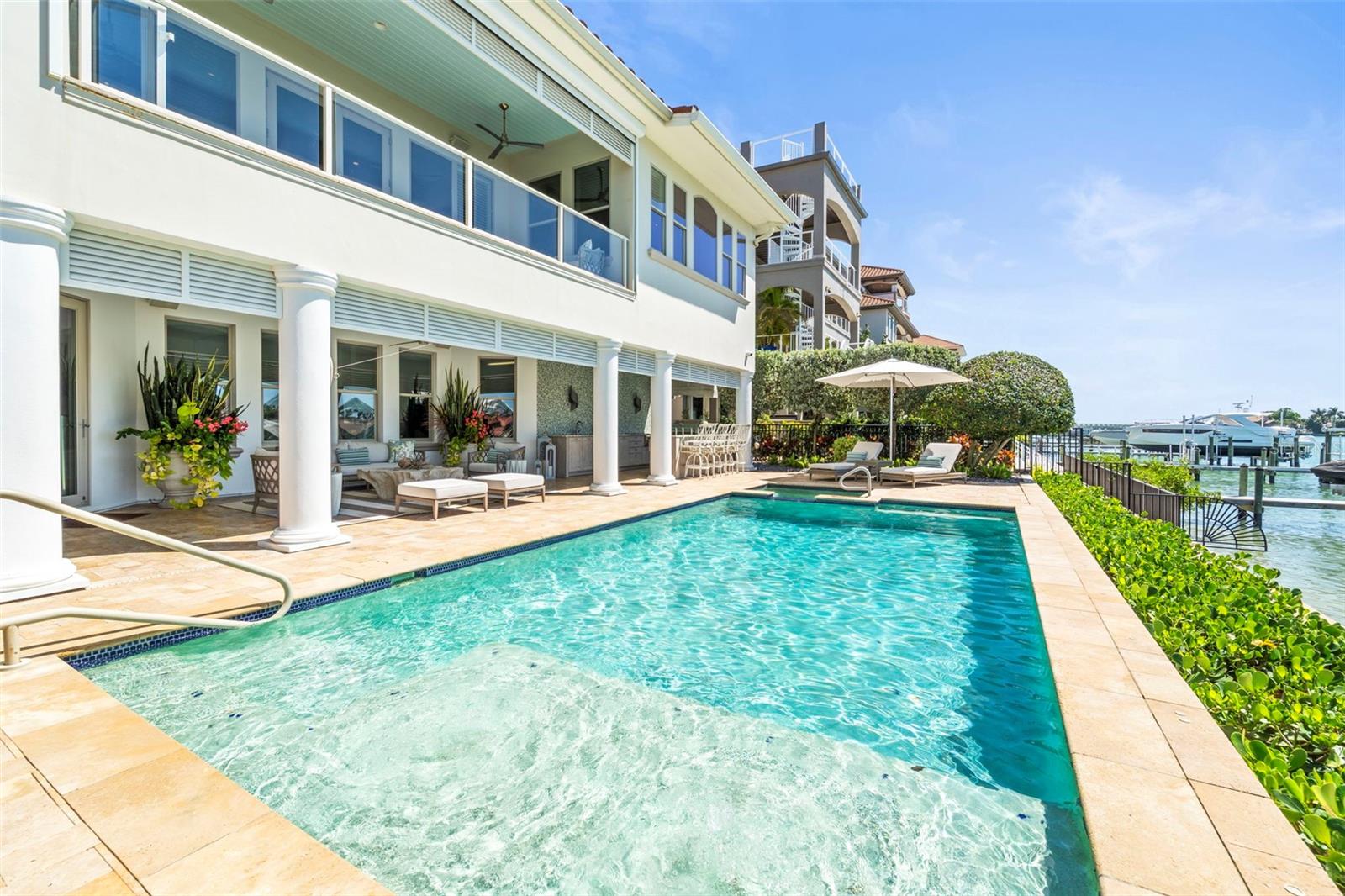 Image 46 of 62 For 19 Bayfront Court S