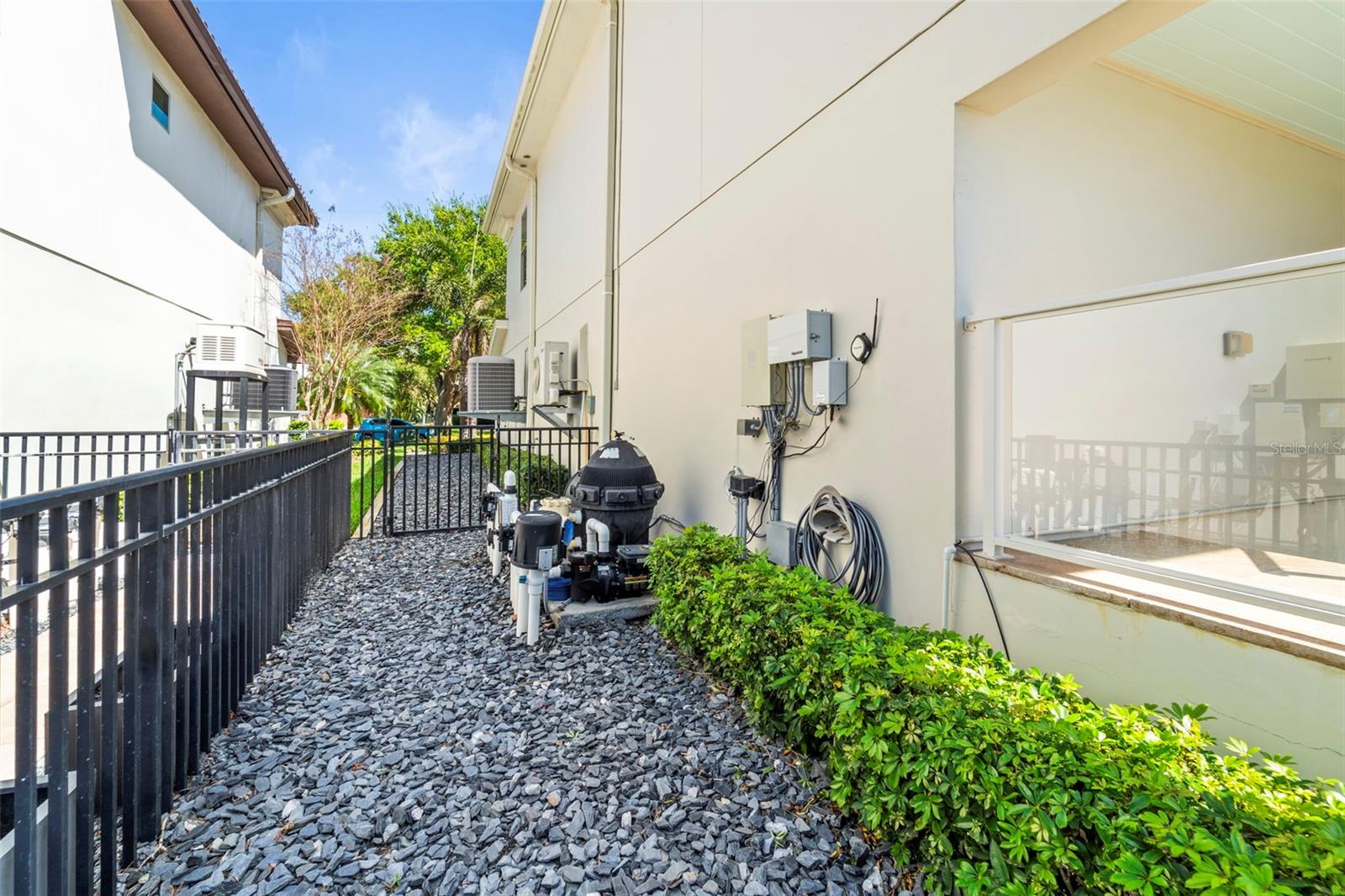 Image 47 of 62 For 19 Bayfront Court S