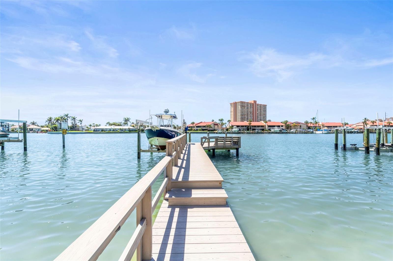 Image 48 of 62 For 19 Bayfront Court S