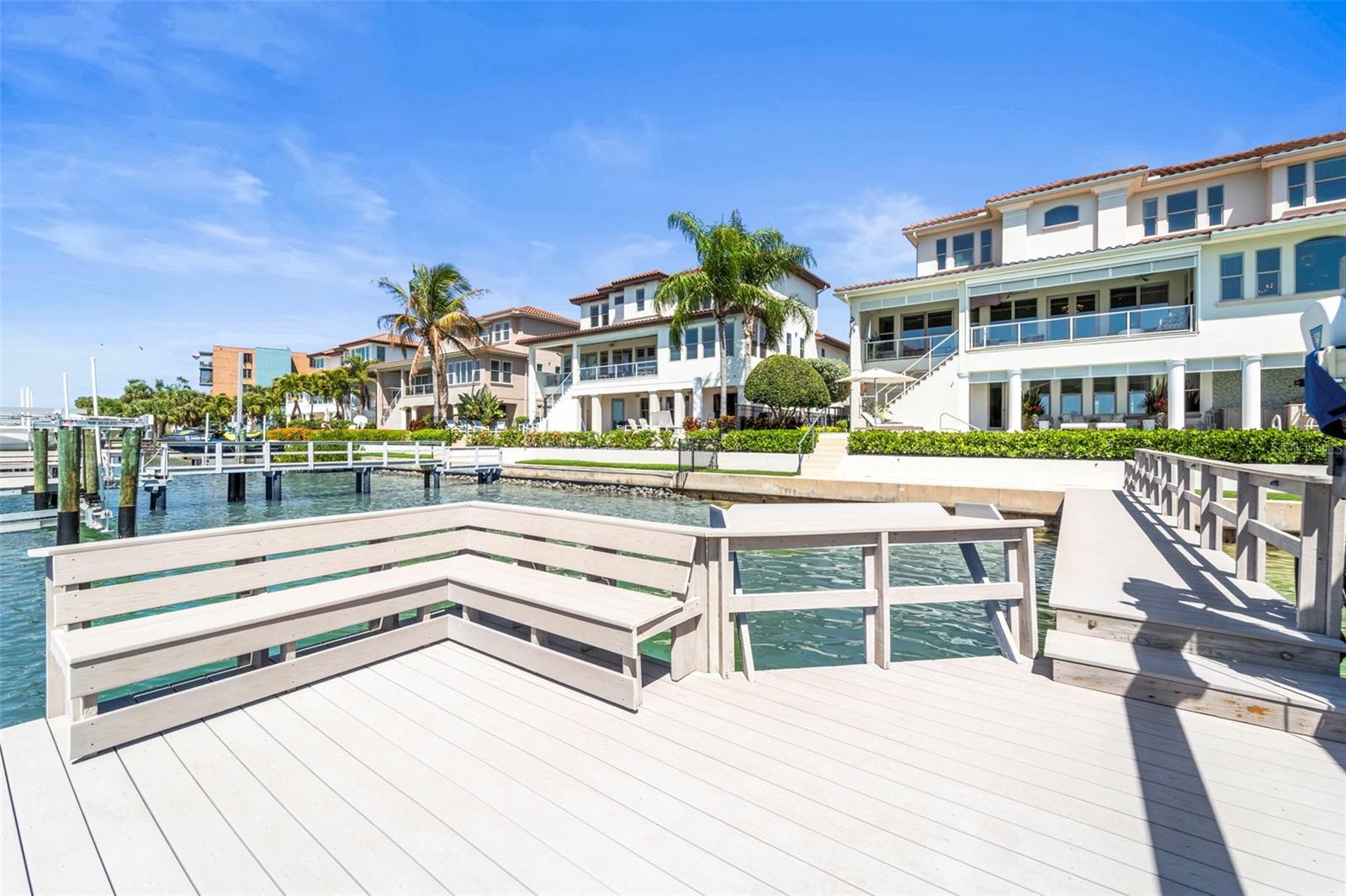 Image 50 of 62 For 19 Bayfront Court S