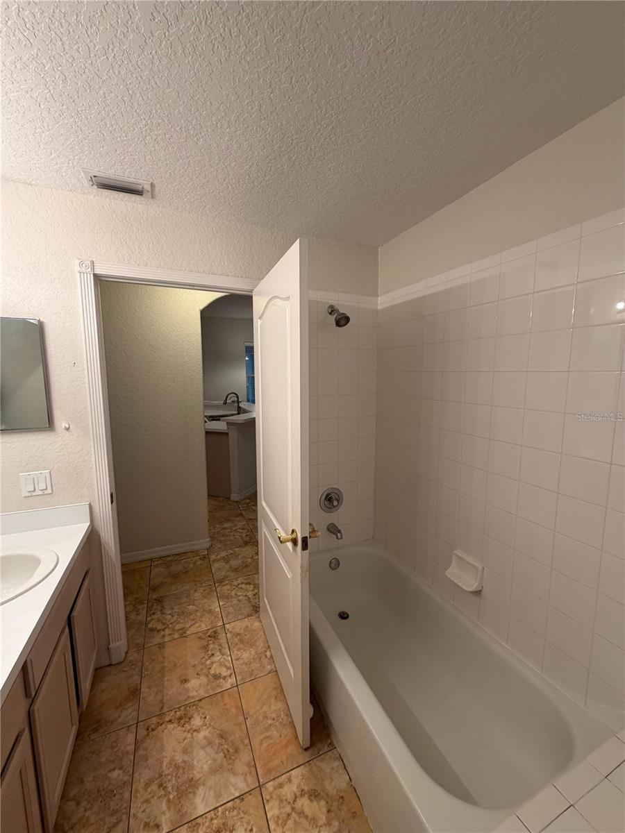 Image 16 of 37 For 302 Crystal Goblet Court