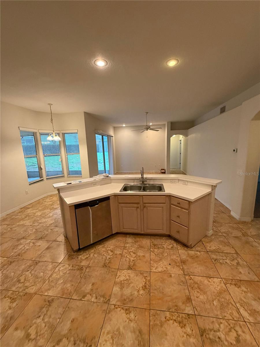 Image 21 of 37 For 302 Crystal Goblet Court