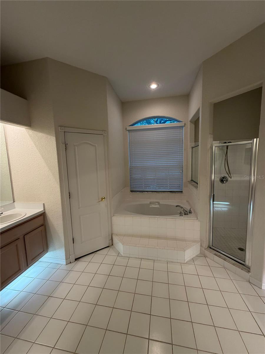 Image 32 of 37 For 302 Crystal Goblet Court