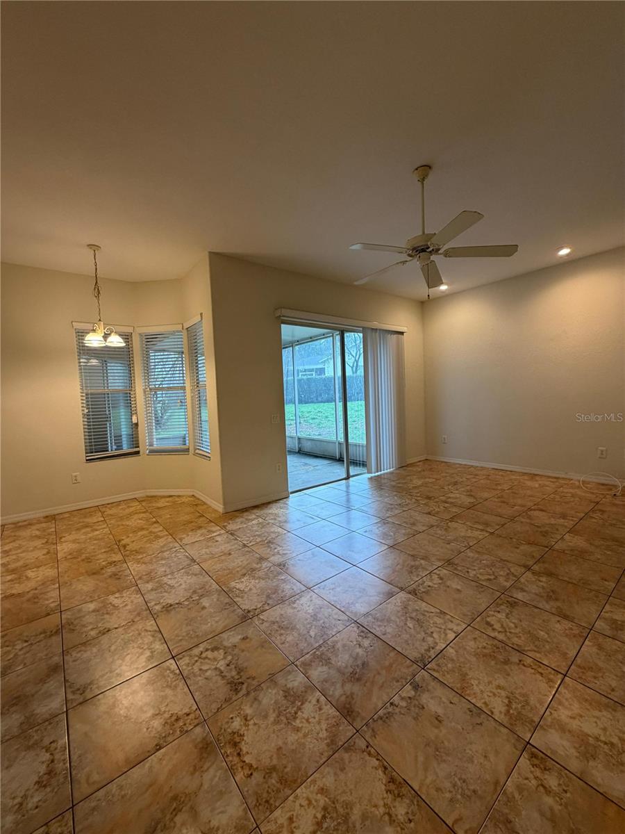 Image 7 of 37 For 302 Crystal Goblet Court