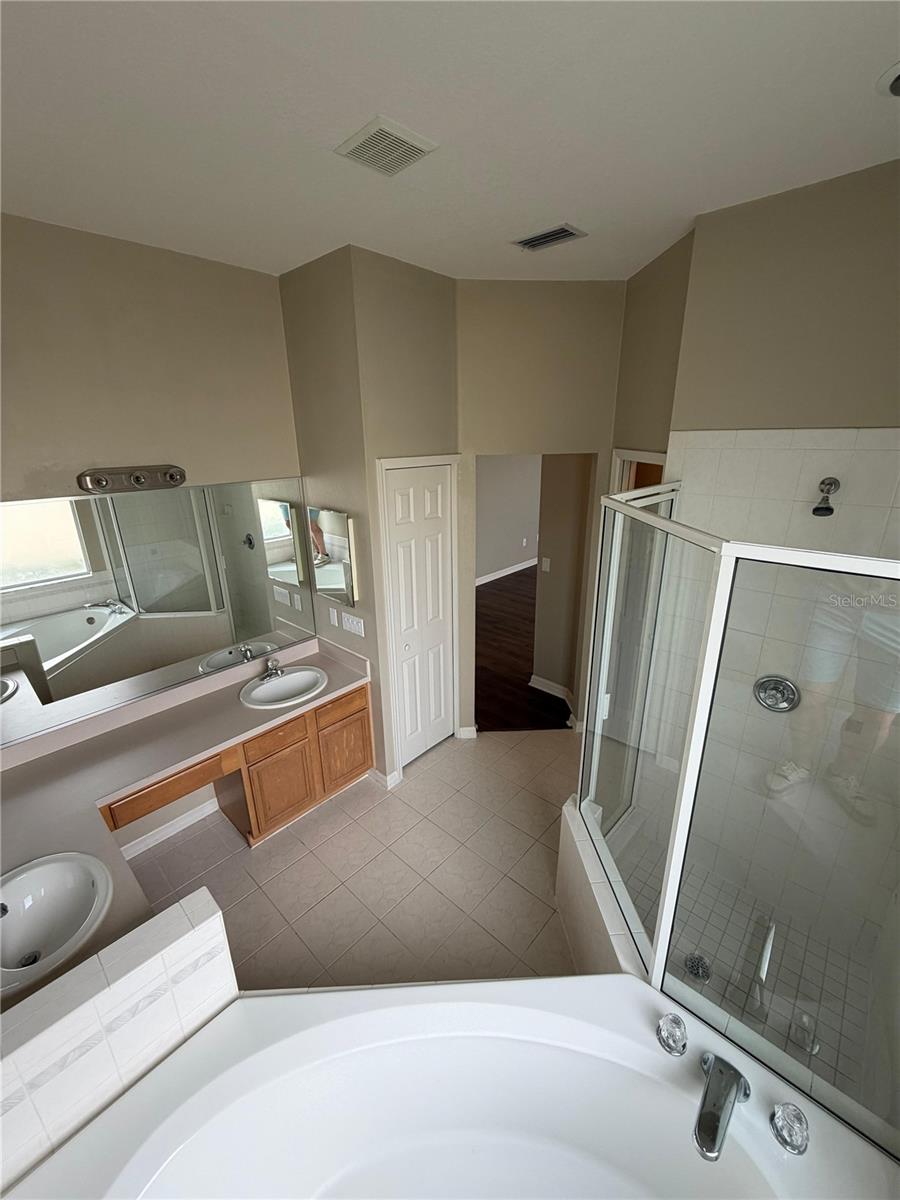 Image 14 of 25 For 10401 Canary Isle Drive