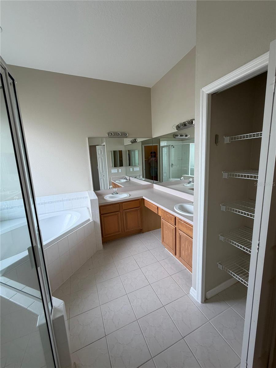 Image 15 of 25 For 10401 Canary Isle Drive