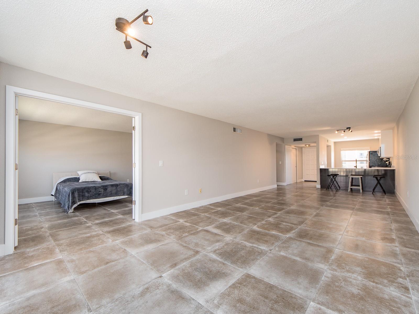 Image 12 of 36 For 105 Island Way 143