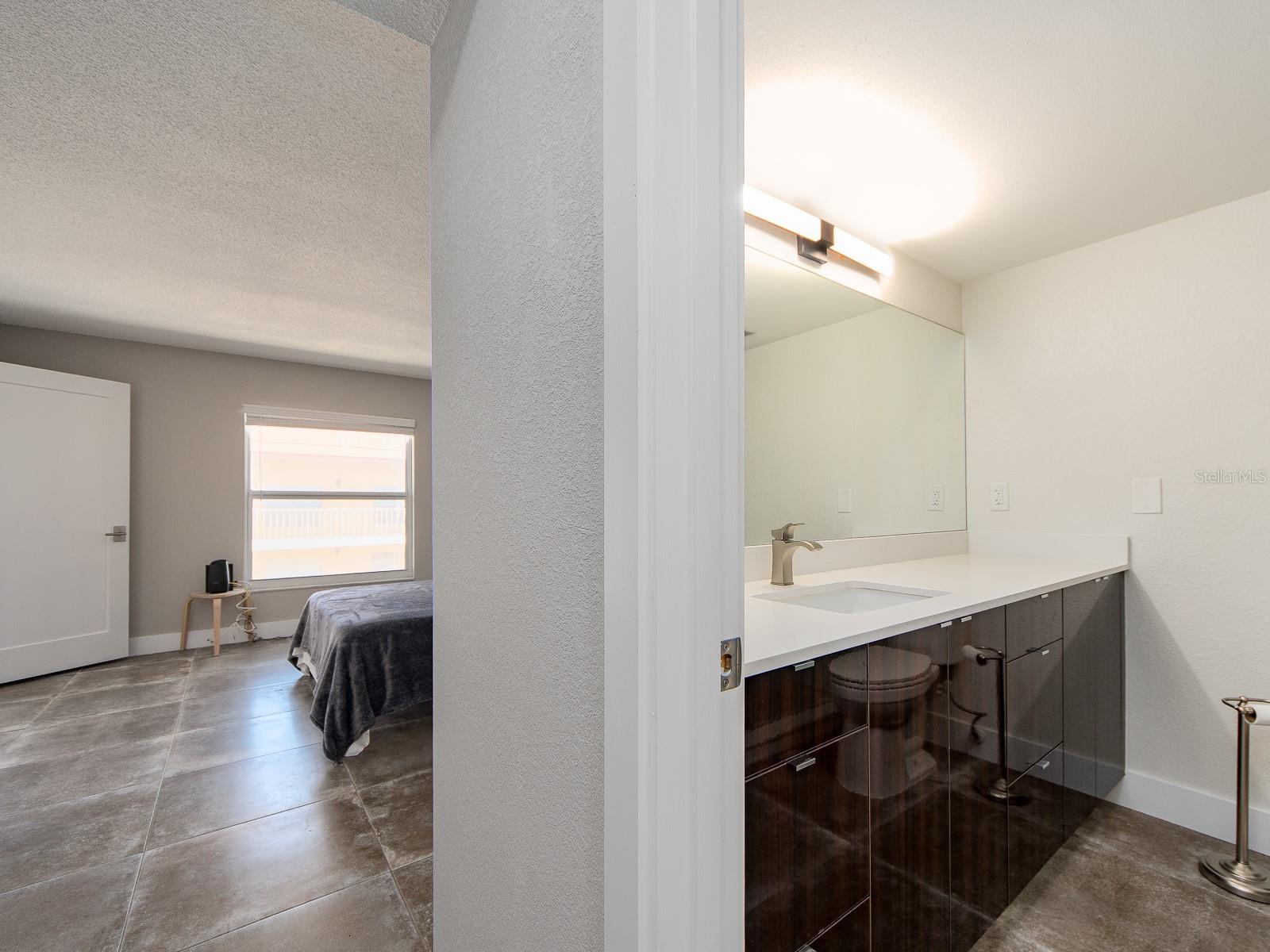 Image 14 of 36 For 105 Island Way 143