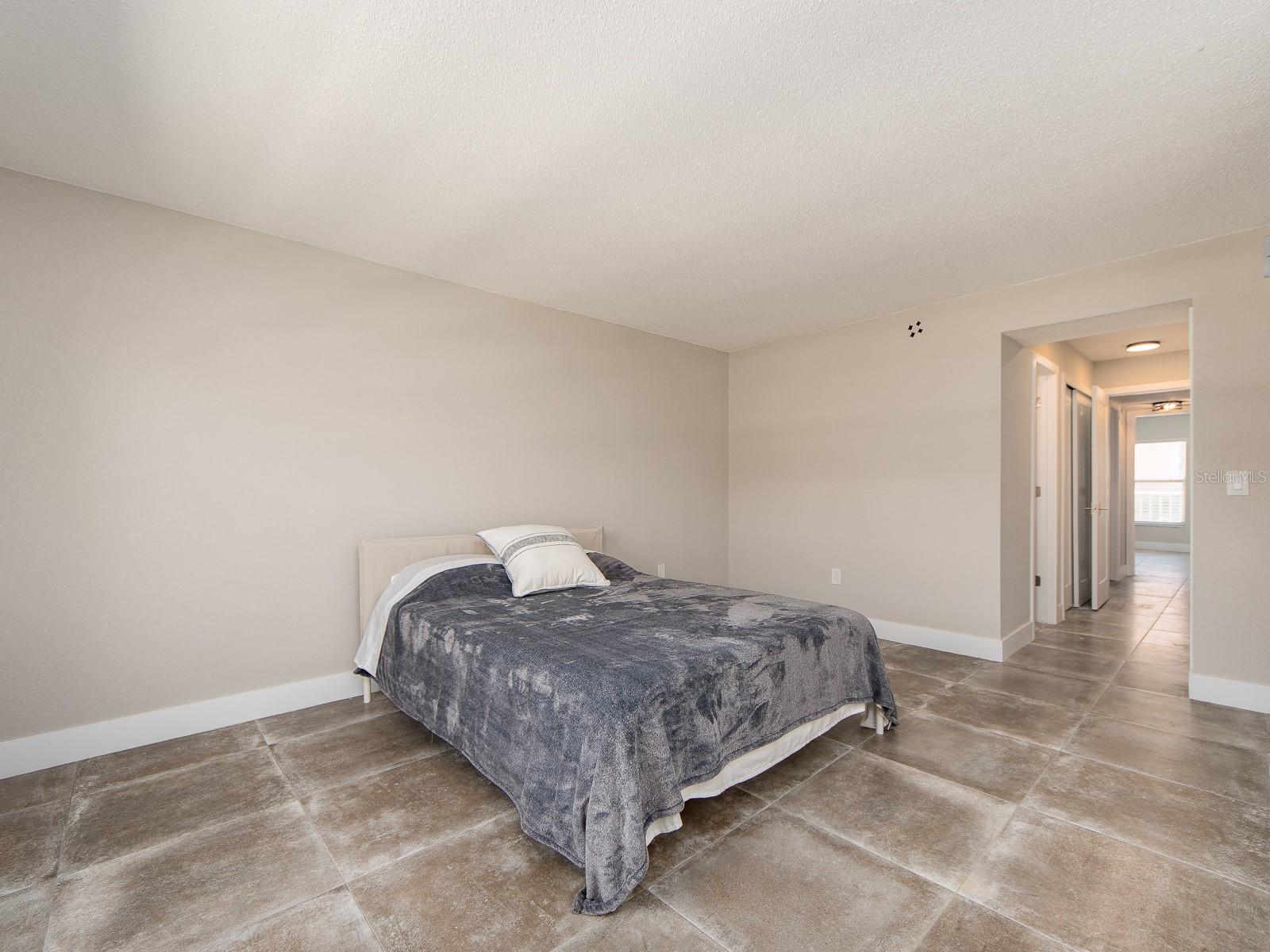 Image 16 of 36 For 105 Island Way 143