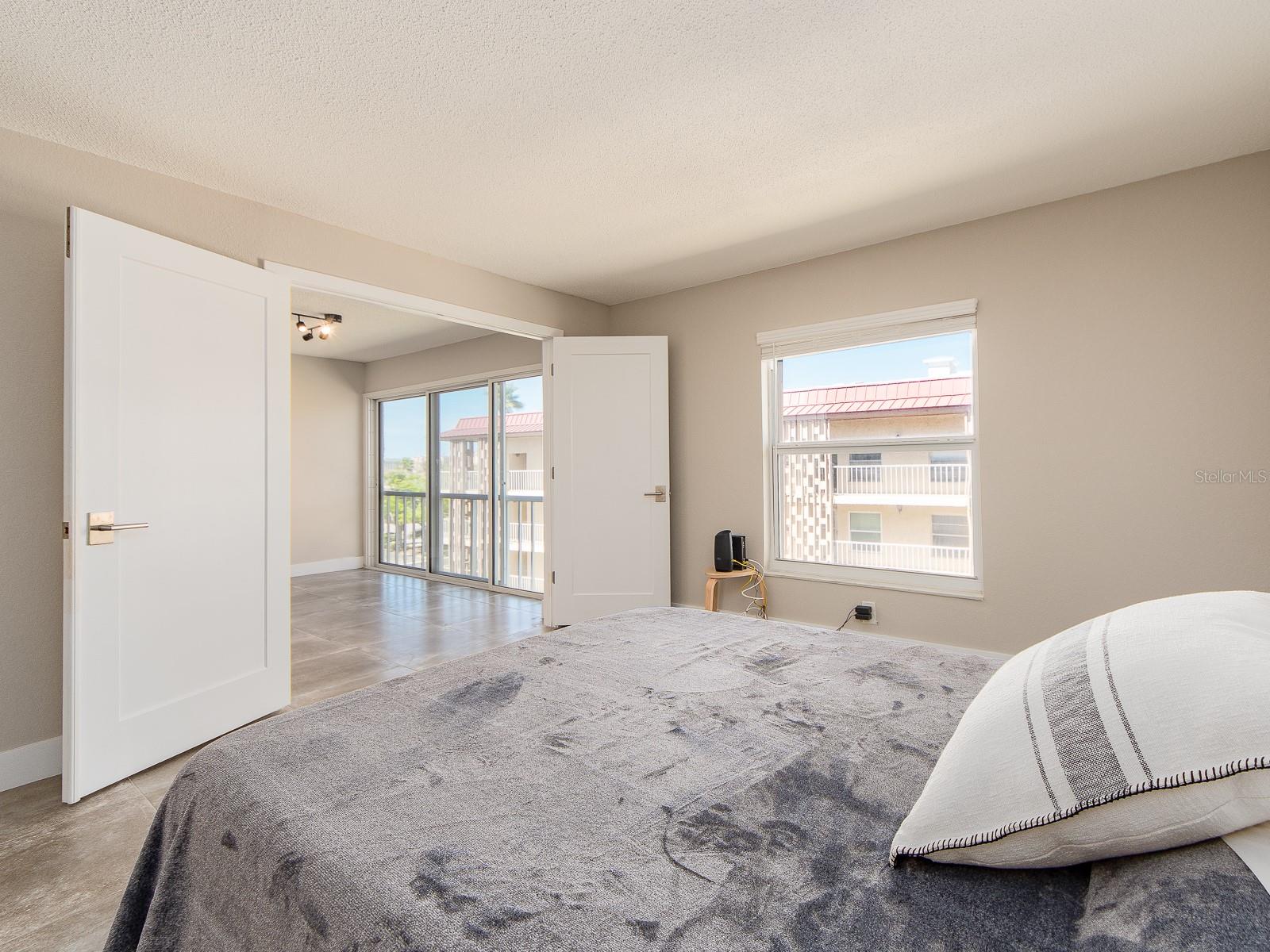 Image 17 of 36 For 105 Island Way 143