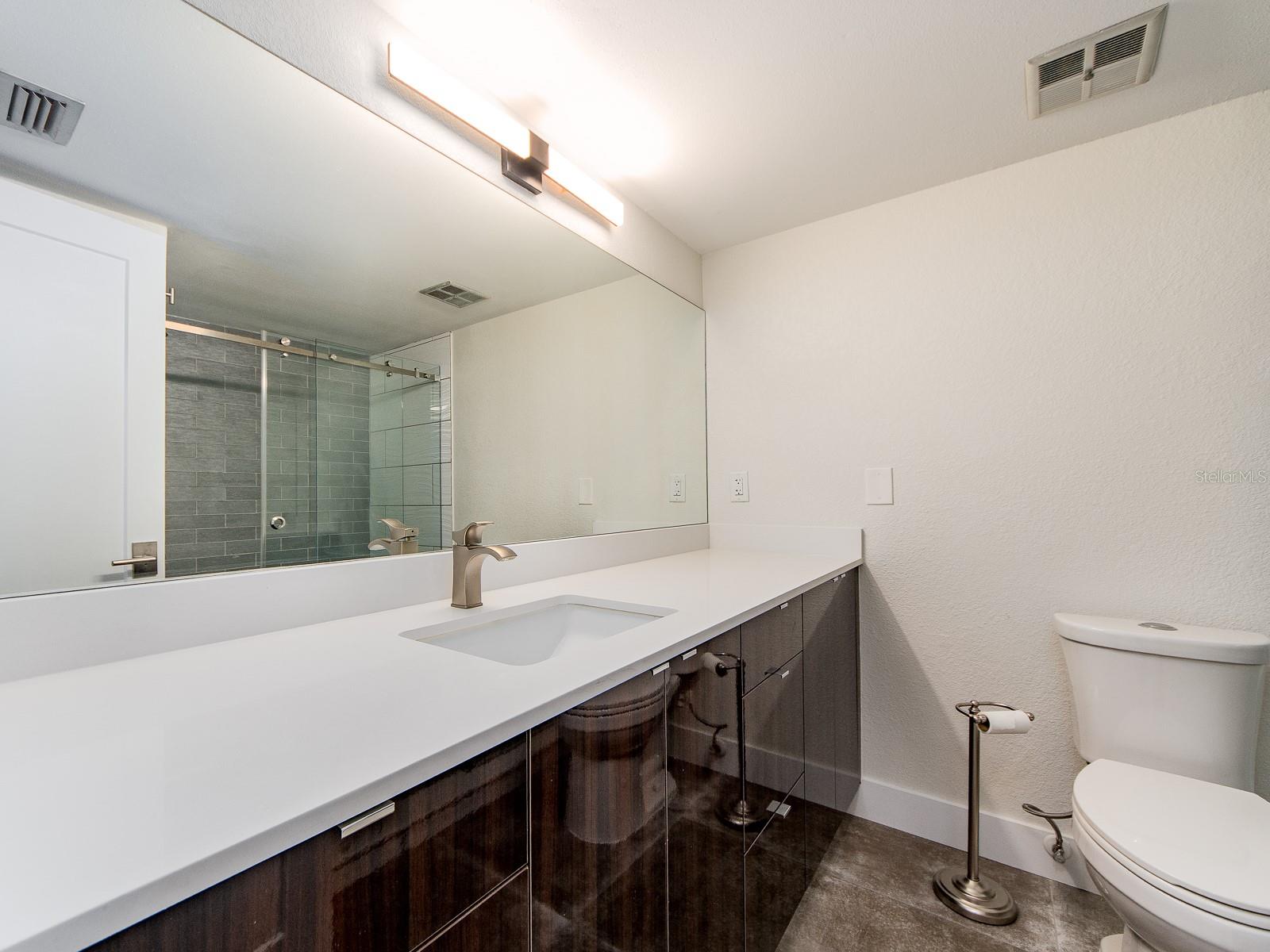 Image 18 of 36 For 105 Island Way 143