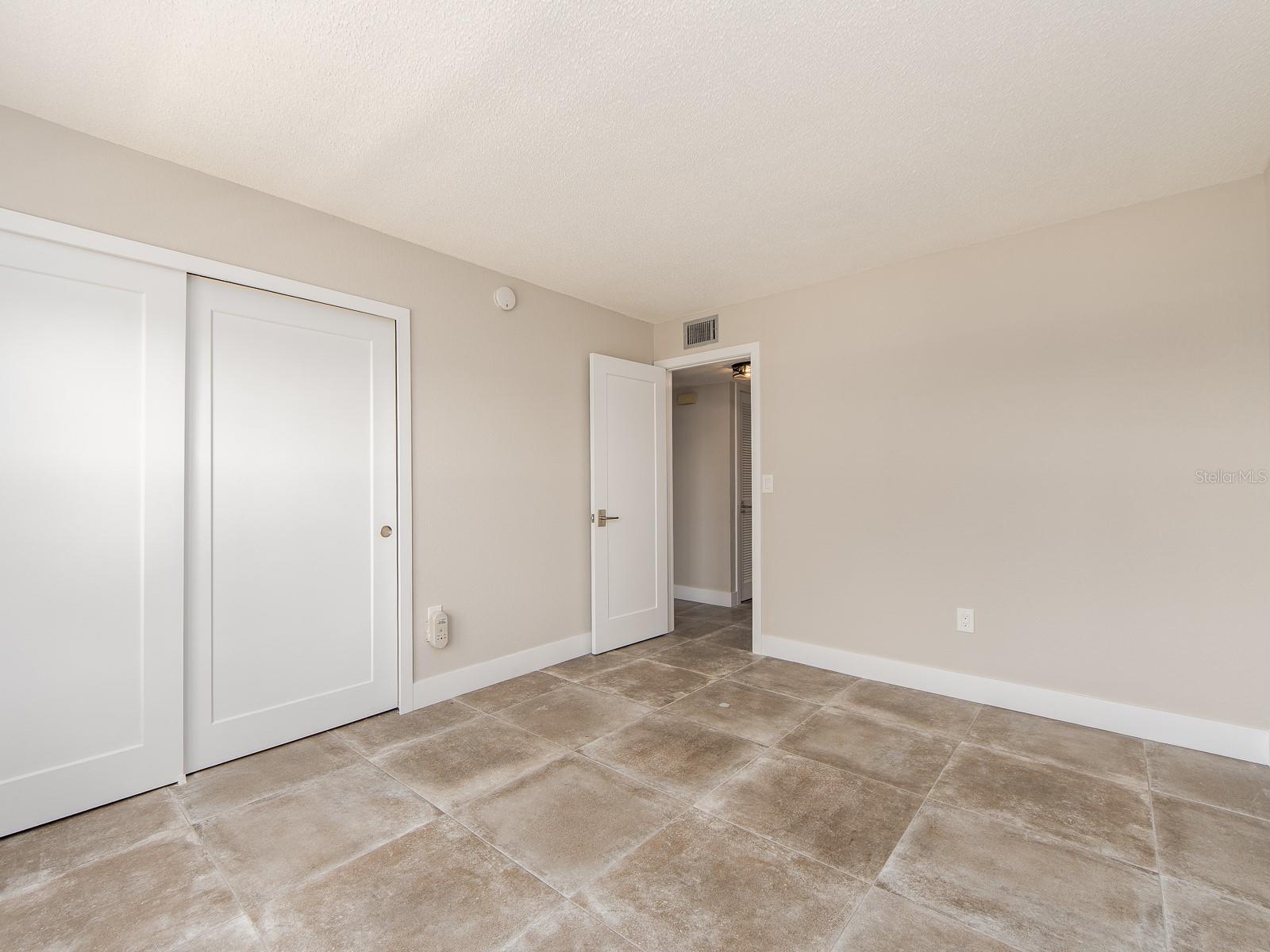 Image 21 of 36 For 105 Island Way 143