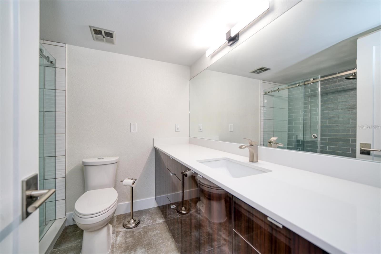 Image 22 of 36 For 105 Island Way 143