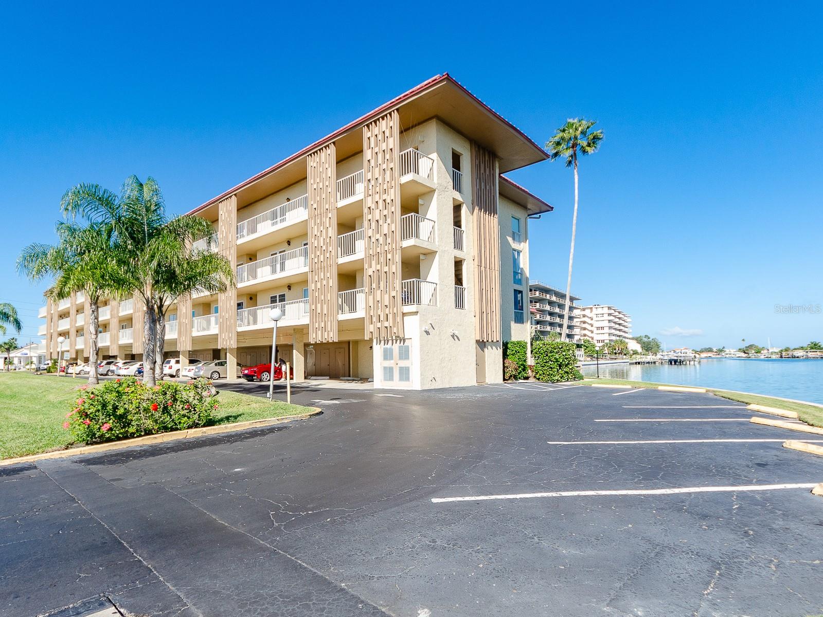 Image 30 of 36 For 105 Island Way 143