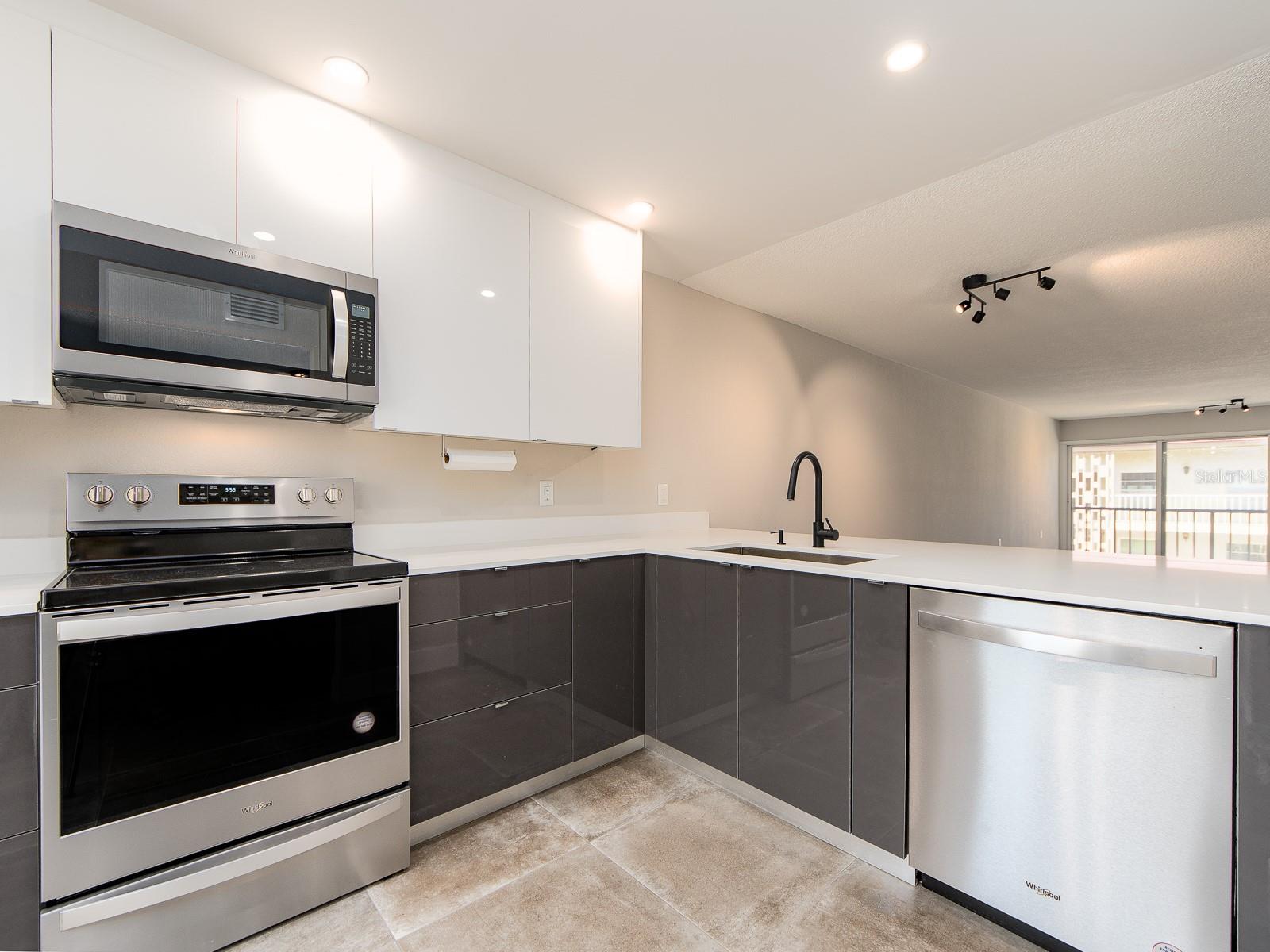 Image 5 of 36 For 105 Island Way 143