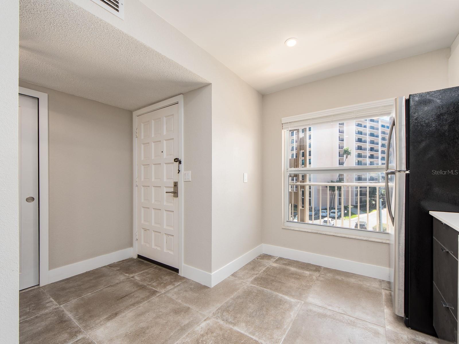 Image 6 of 36 For 105 Island Way 143