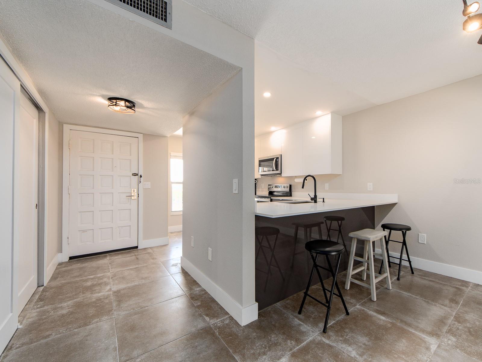 Image 7 of 36 For 105 Island Way 143