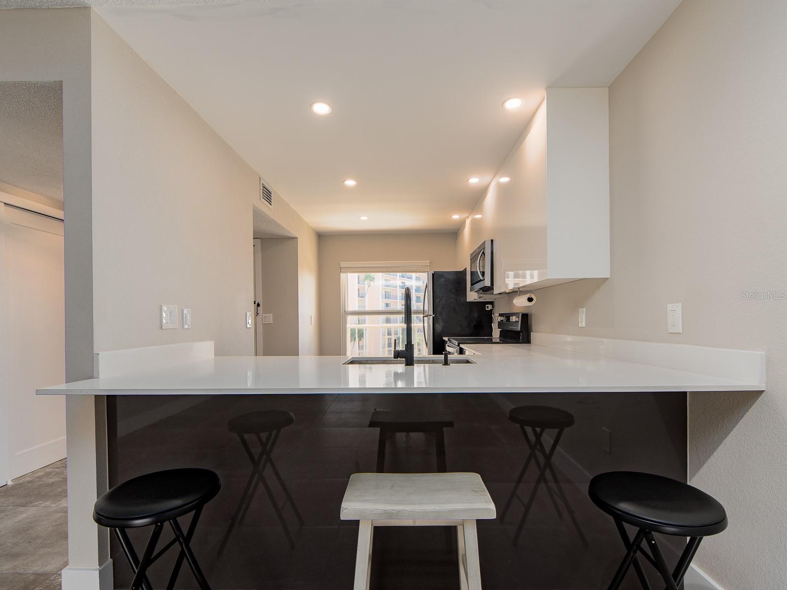 Image 8 of 36 For 105 Island Way 143