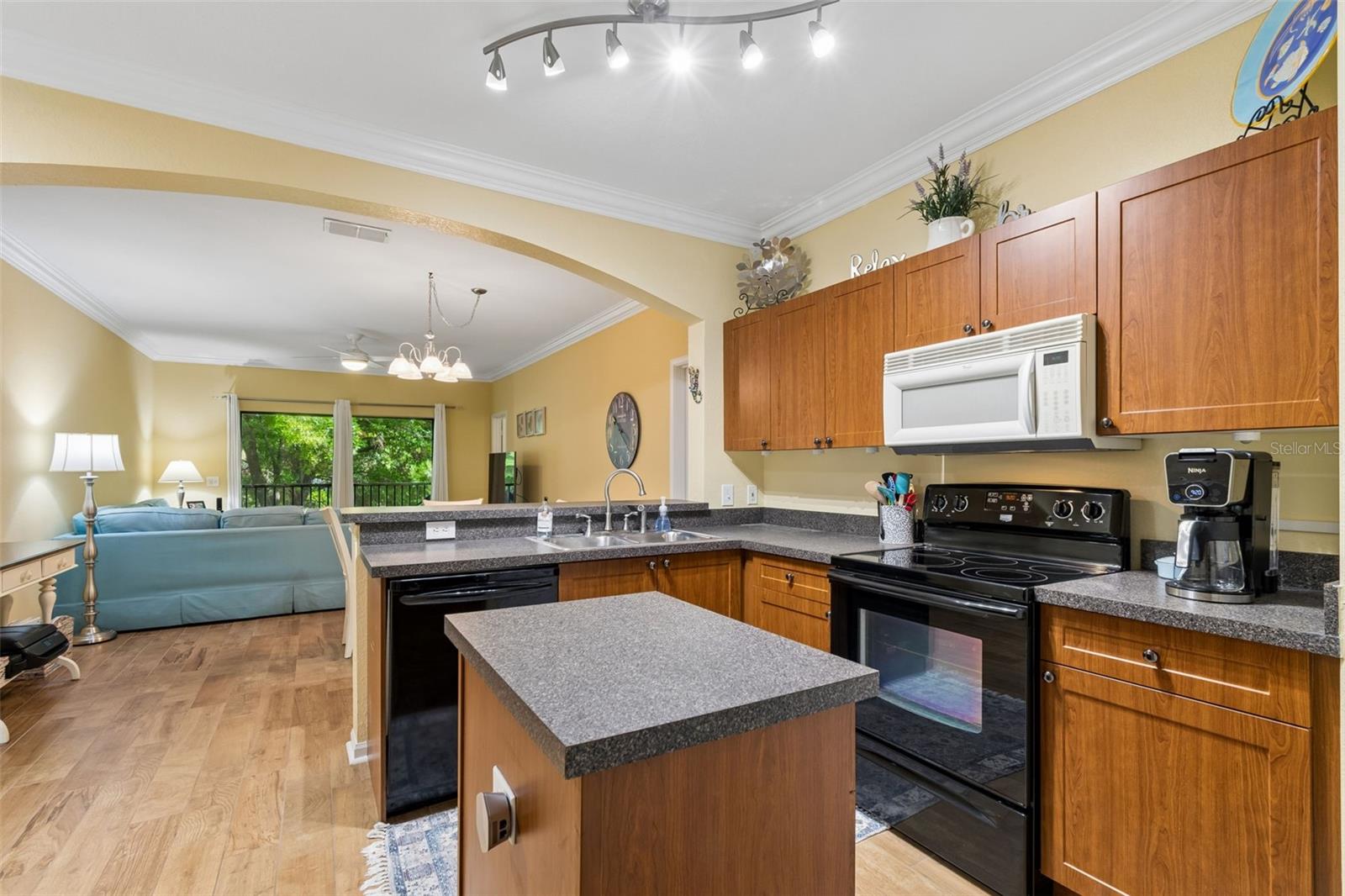 Image 18 of 69 For 2261 Tuscany Trace 102