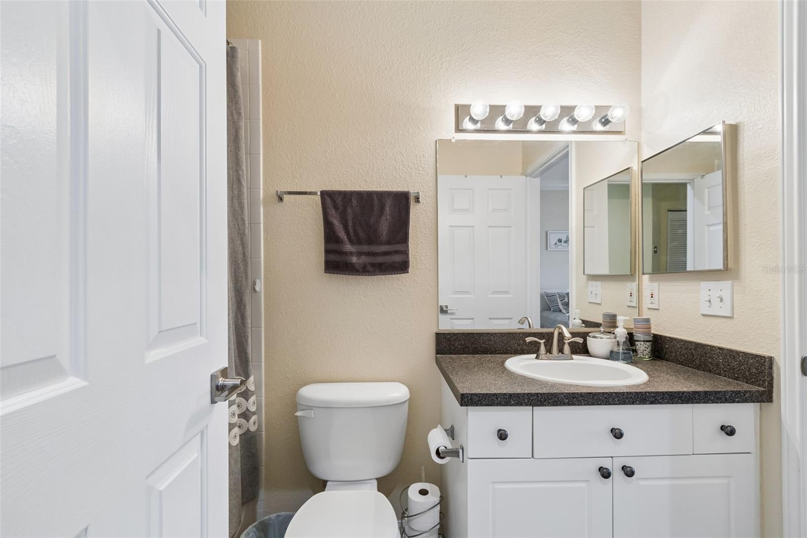 Image 25 of 69 For 2261 Tuscany Trace 102