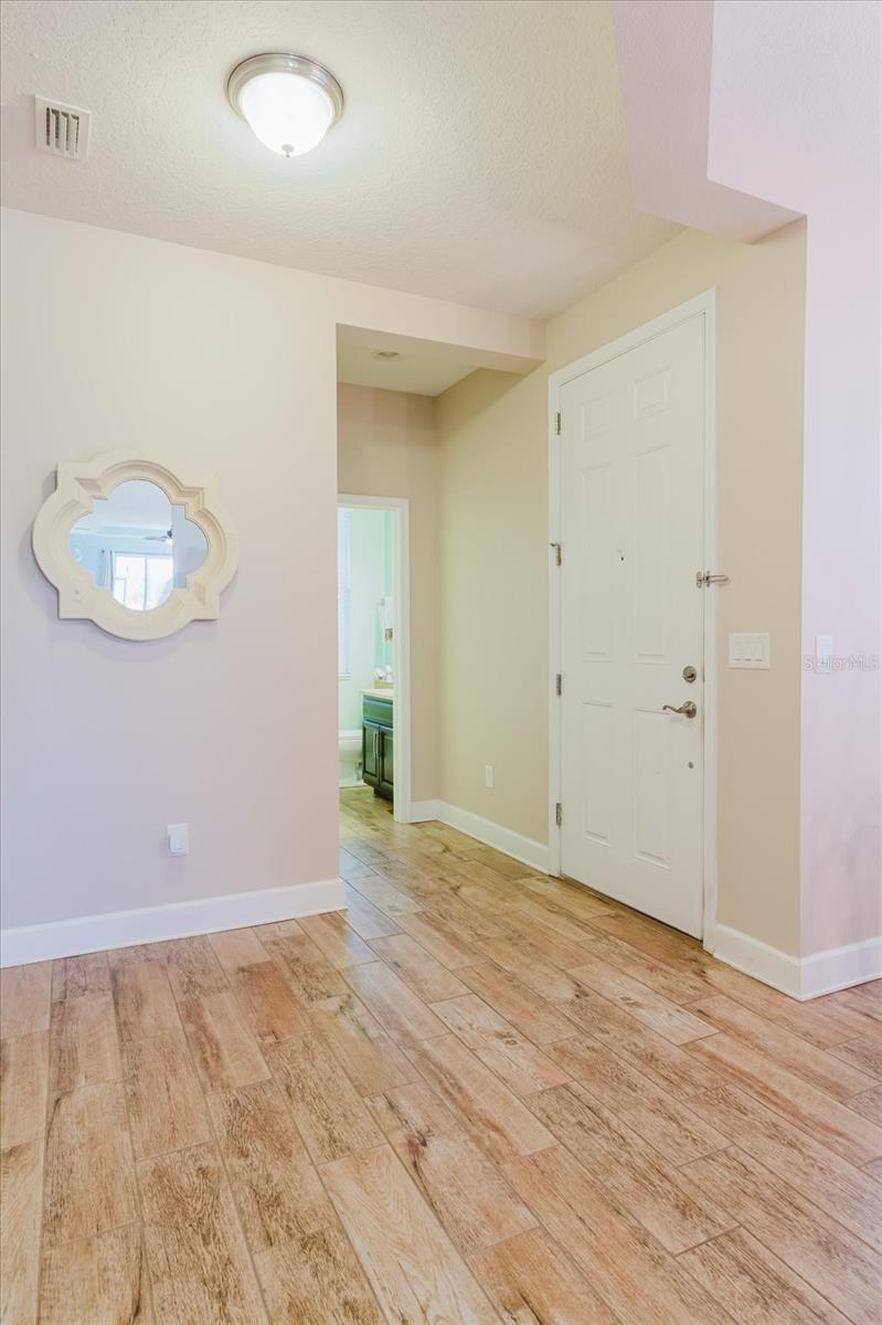 Listing photo id 10 for 6516 Salt Creek Avenue