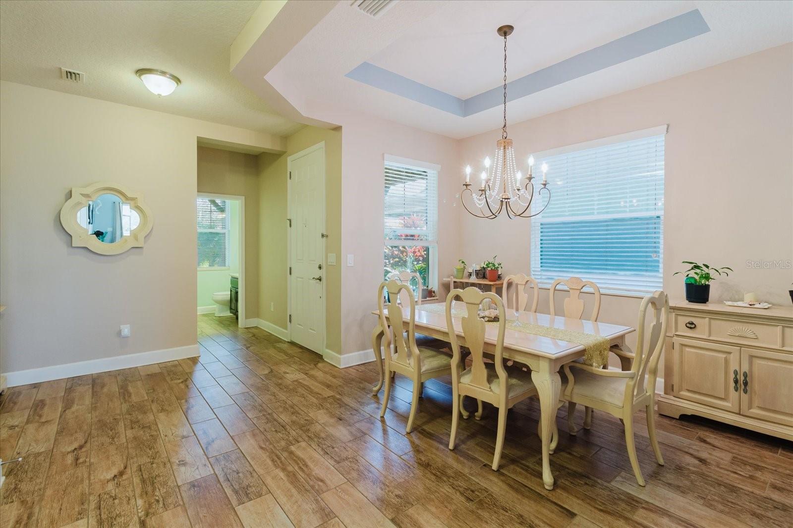 Listing photo id 11 for 6516 Salt Creek Avenue