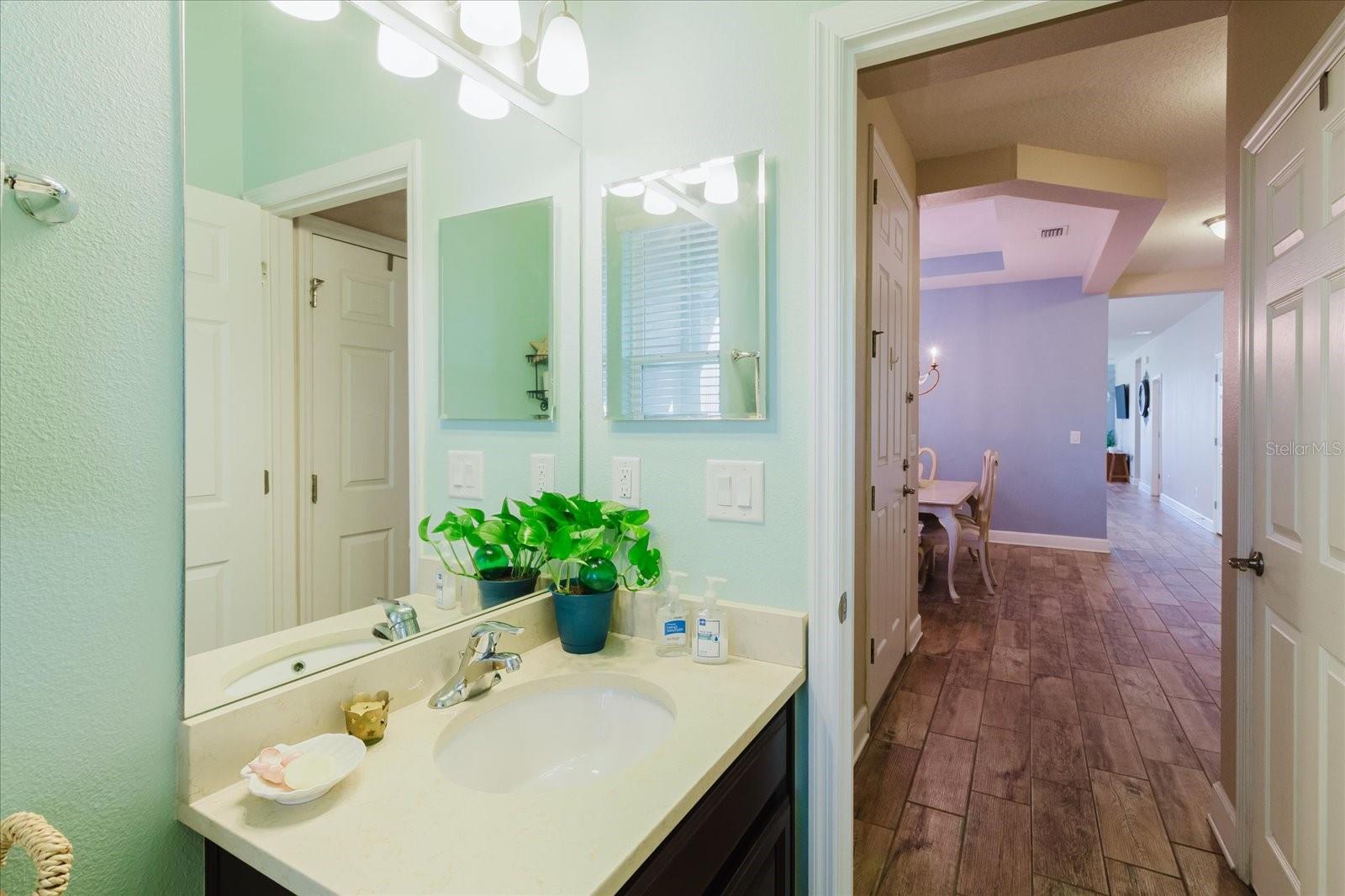 Listing photo id 15 for 6516 Salt Creek Avenue