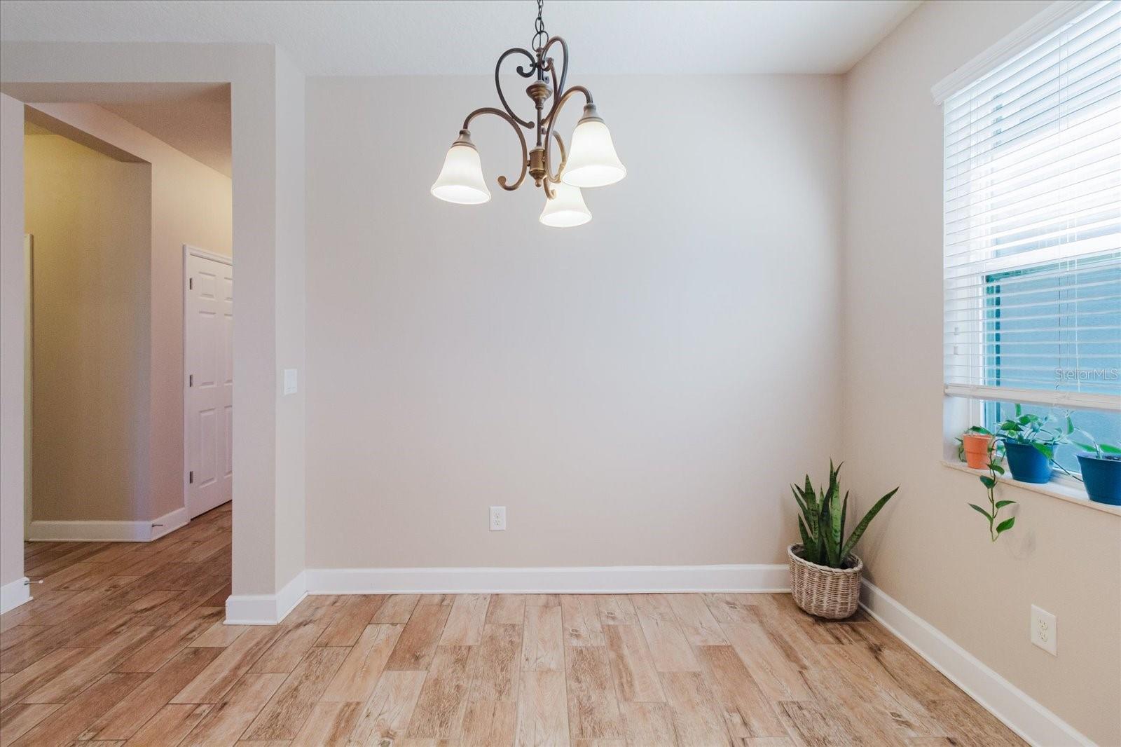 Listing photo id 19 for 6516 Salt Creek Avenue