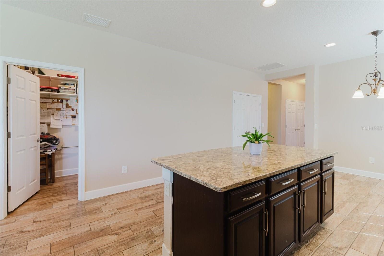 Listing photo id 21 for 6516 Salt Creek Avenue