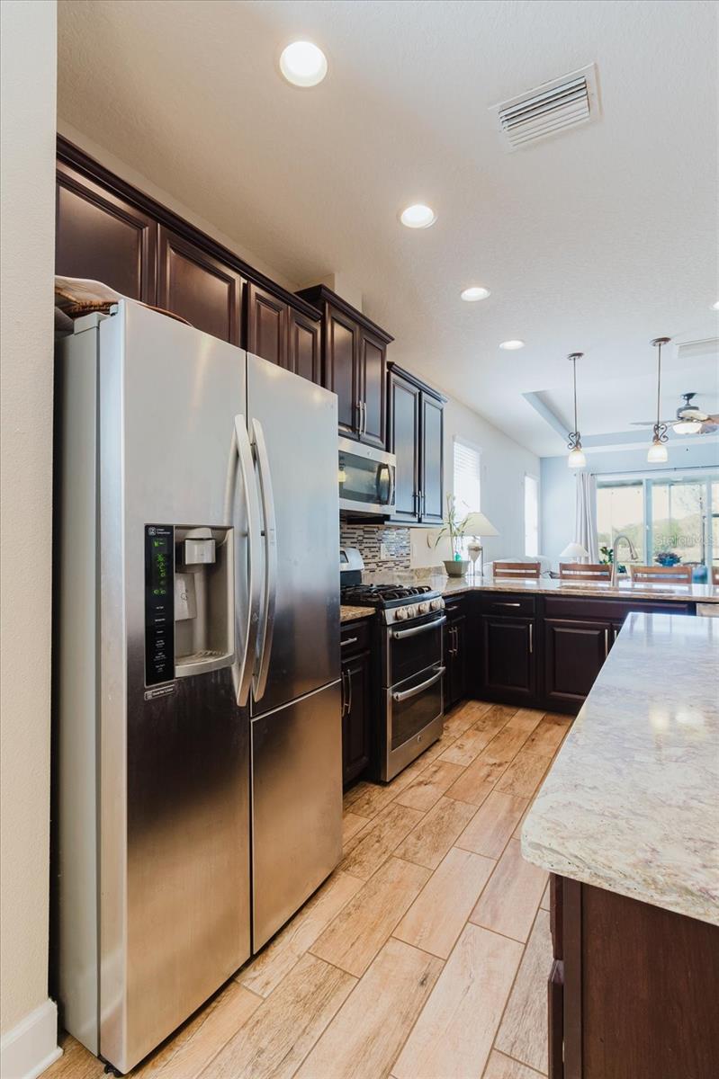 Listing photo id 23 for 6516 Salt Creek Avenue